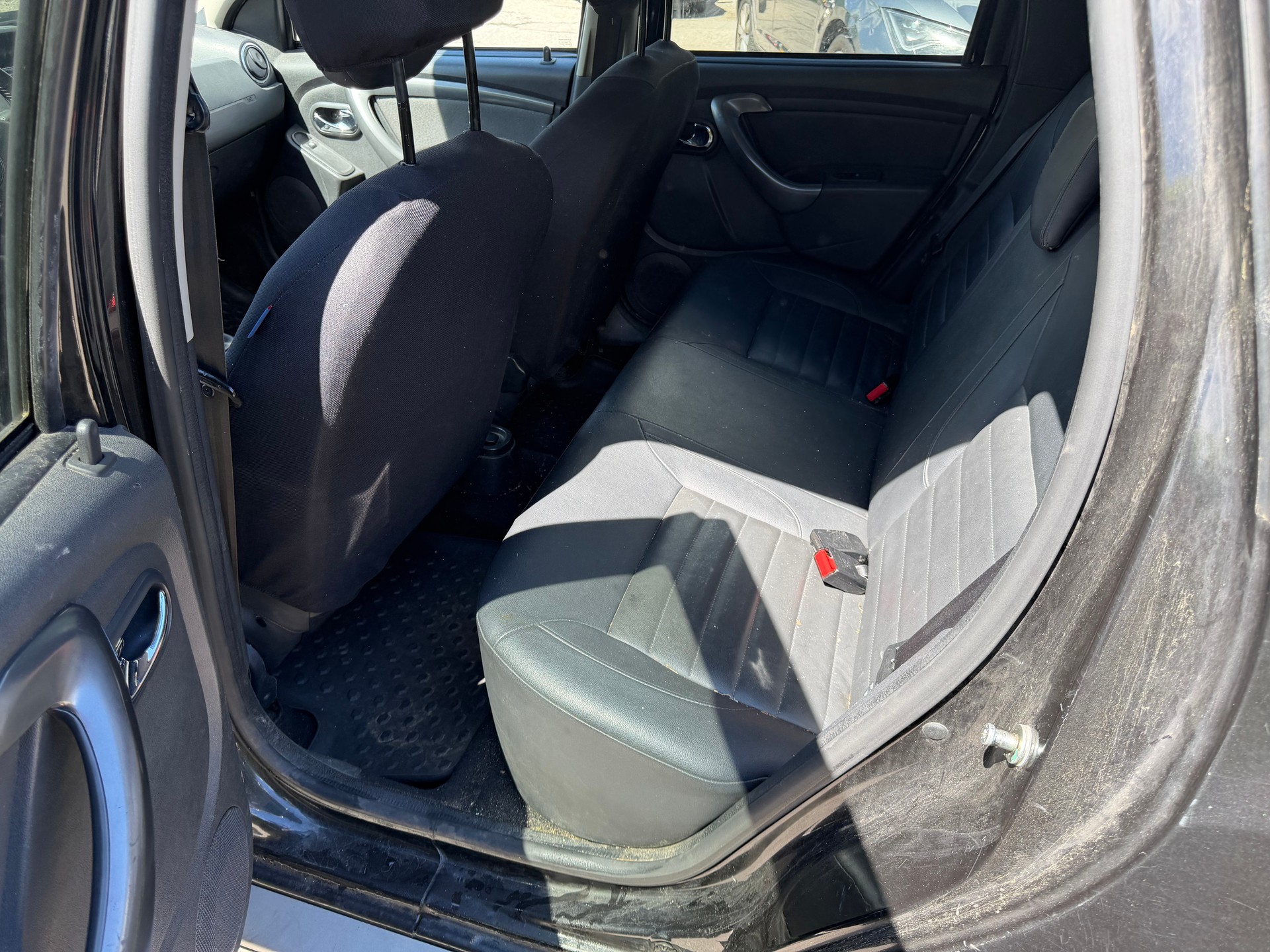 DACIA Duster 1.2 T Celebration 4x4-image-8
