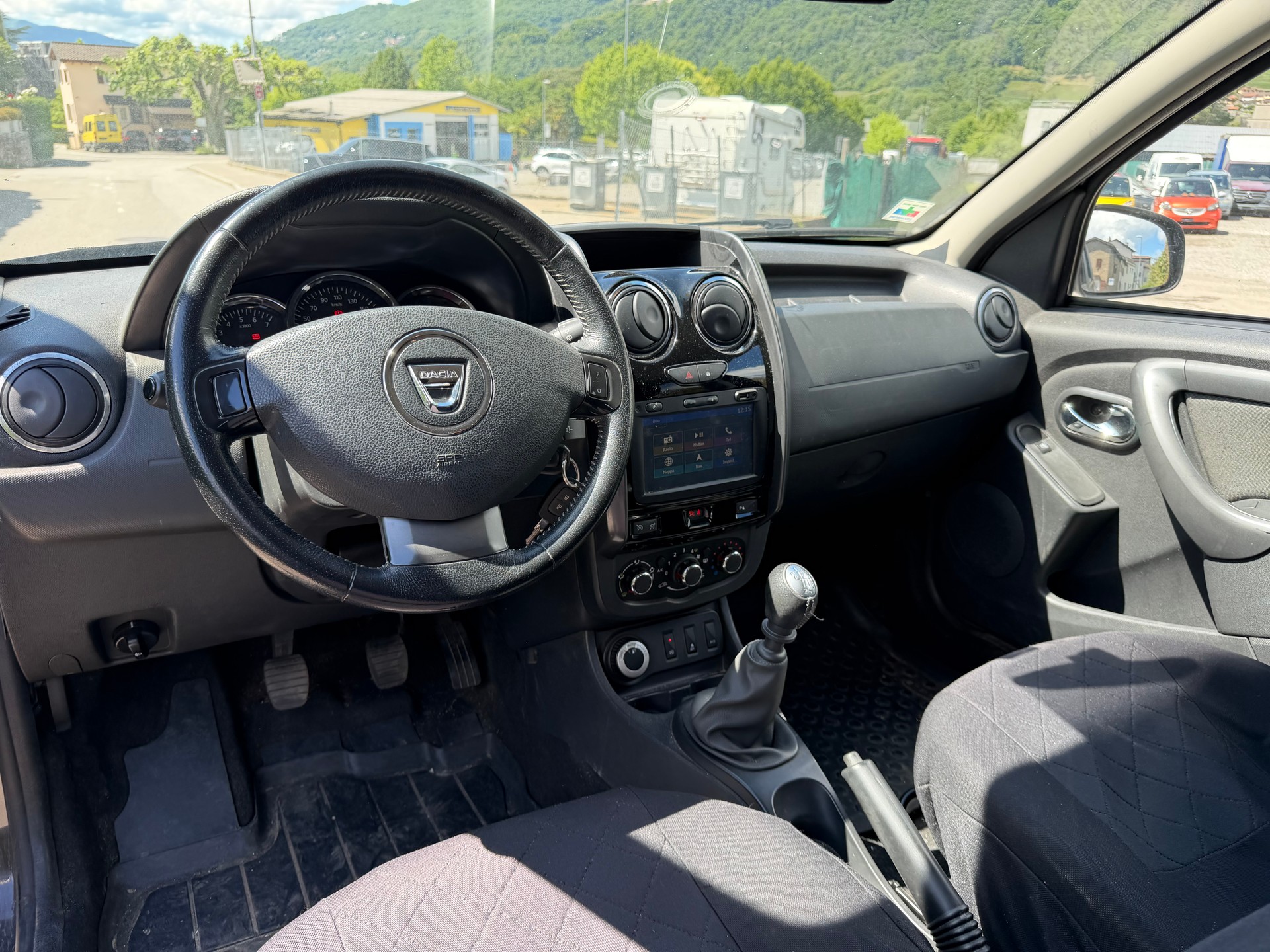 DACIA Duster 1.2 T Celebration 4x4-image-9