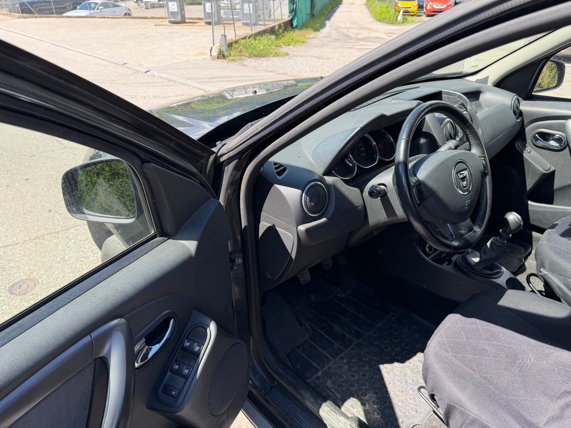 DACIA Duster 1.2 T Celebration 4x4-image-5