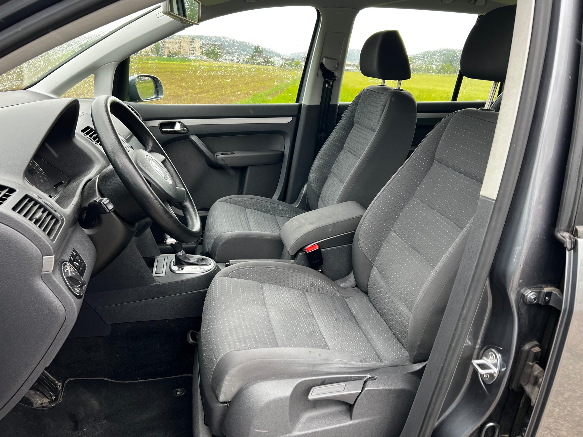 VW Touran 2.0 FSI Trendline-image-10