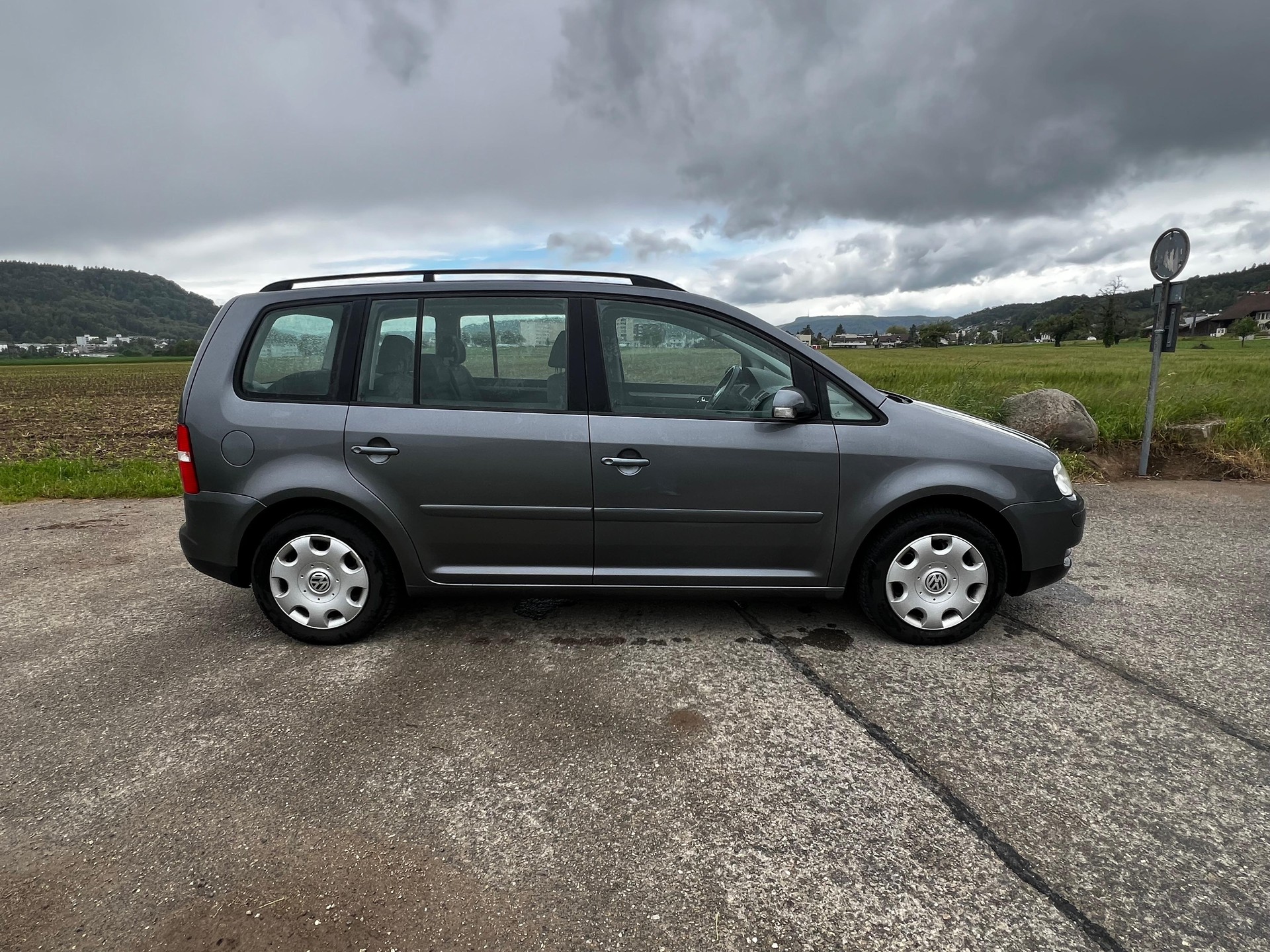 VW Touran 2.0 FSI Trendline-image-5