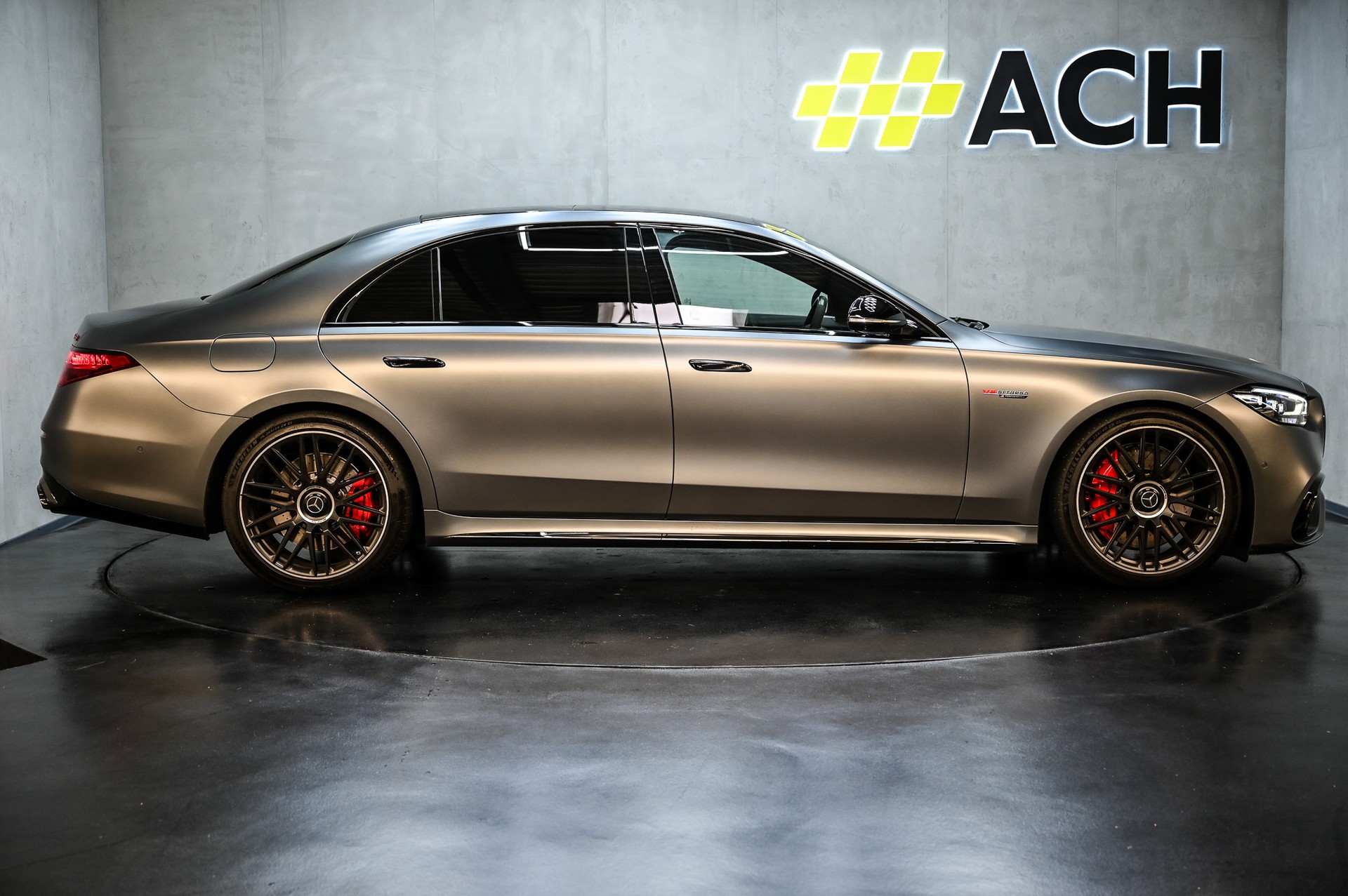 MERCEDES-BENZ S 63 V8 AMG E Performance 4matic+ lang-image-10