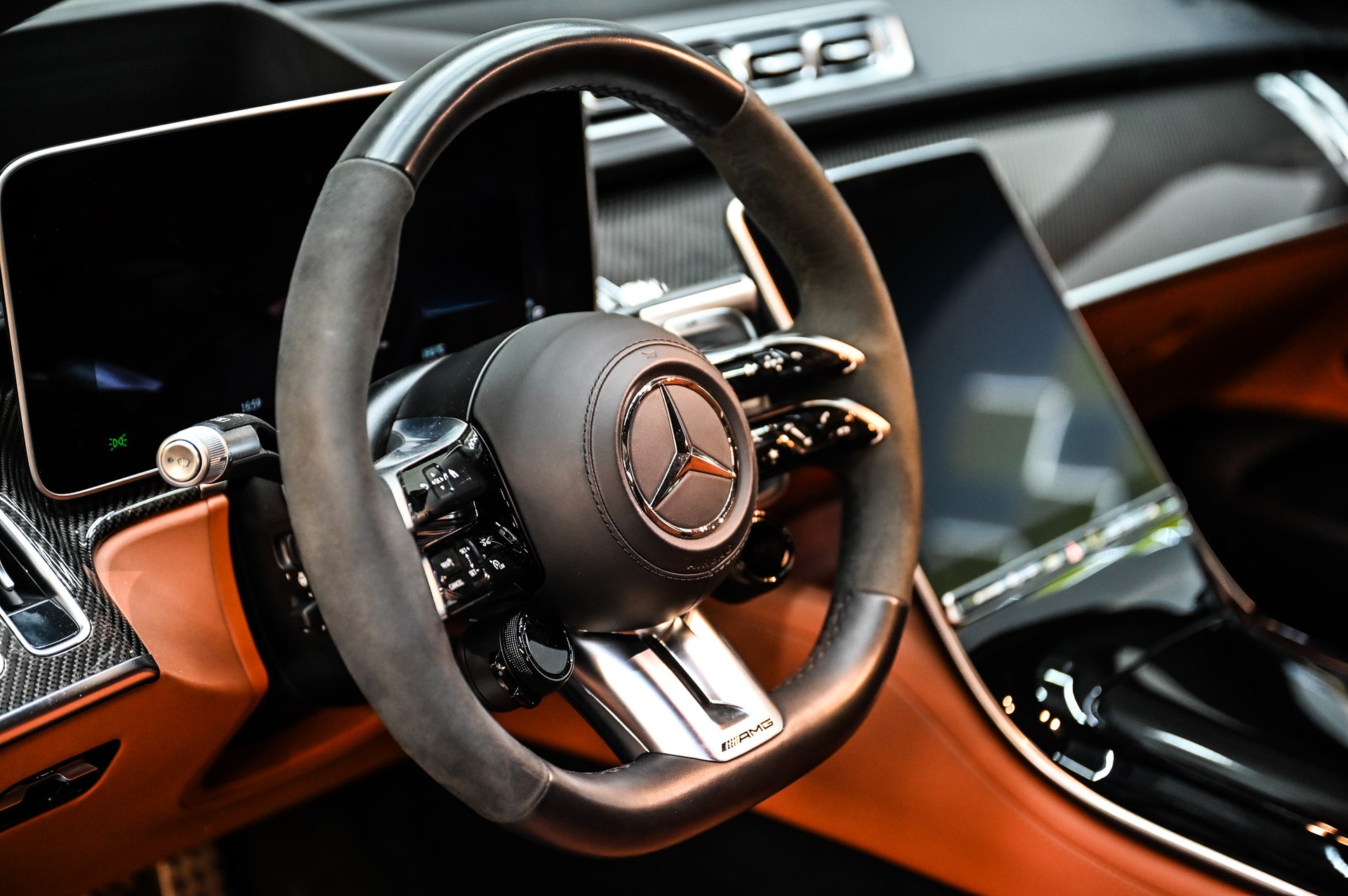 MERCEDES-BENZ S 63 V8 AMG E Performance 4matic+ lang-image-16