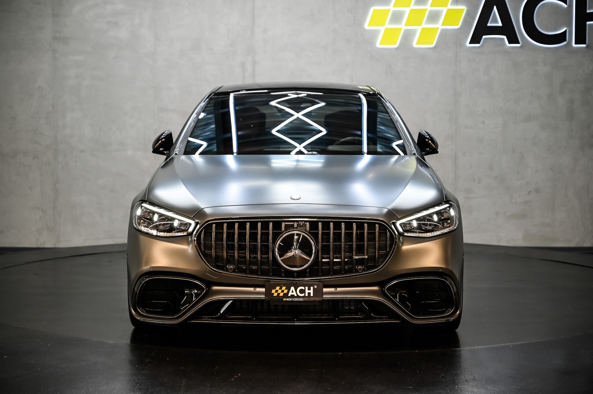 MERCEDES-BENZ S 63 V8 AMG E Performance 4matic+ lang-showroom-element-1