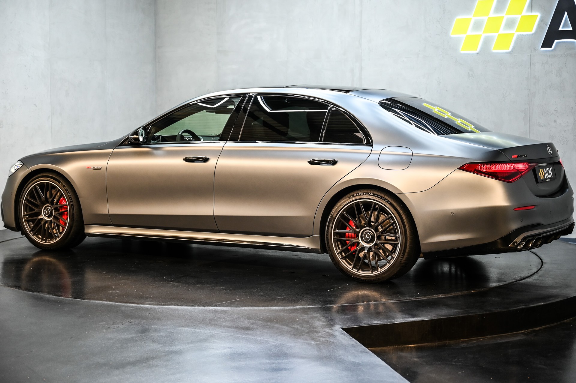 MERCEDES-BENZ S 63 V8 AMG E Performance 4matic+ lang-image-5
