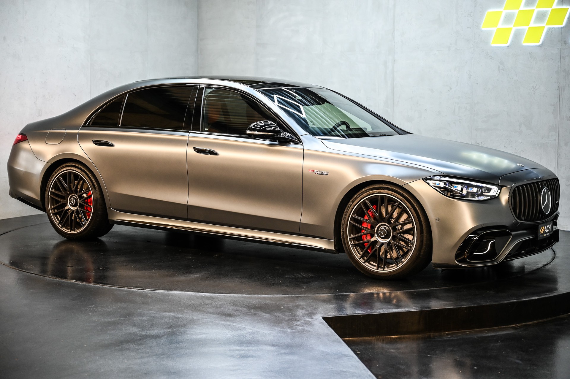 MERCEDES-BENZ S 63 V8 AMG E Performance 4matic+ lang-image-11