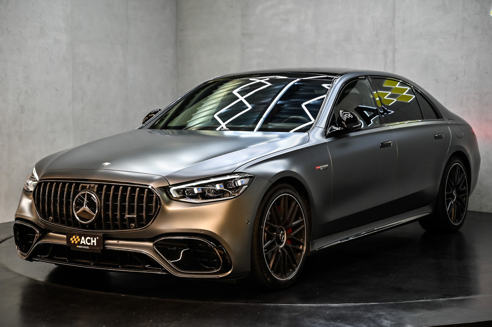 MERCEDES-BENZ S 63 V8 AMG E Performance 4matic+ lang-showroom-element-2