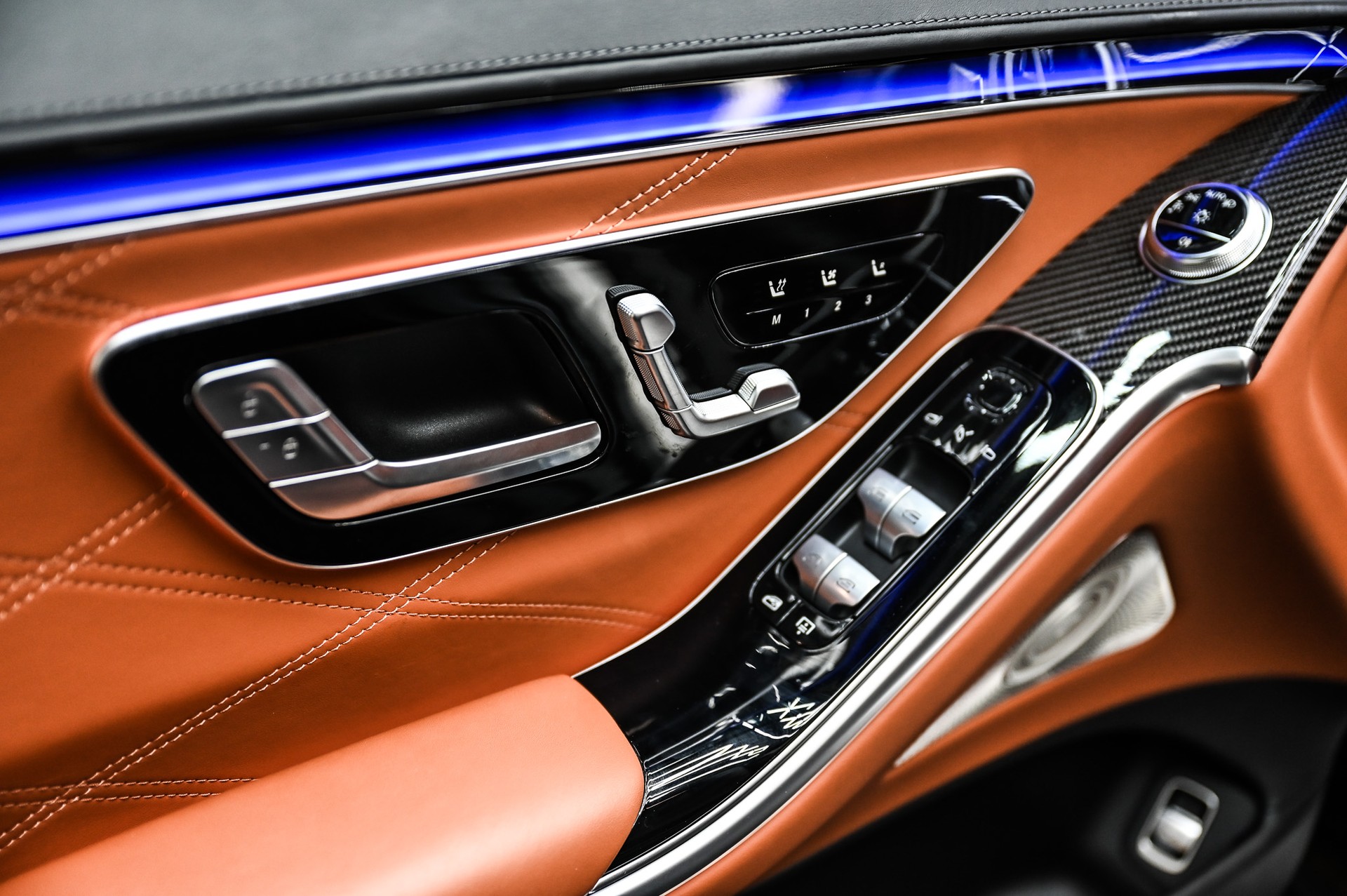 MERCEDES-BENZ S 63 V8 AMG E Performance 4matic+ lang-image-24