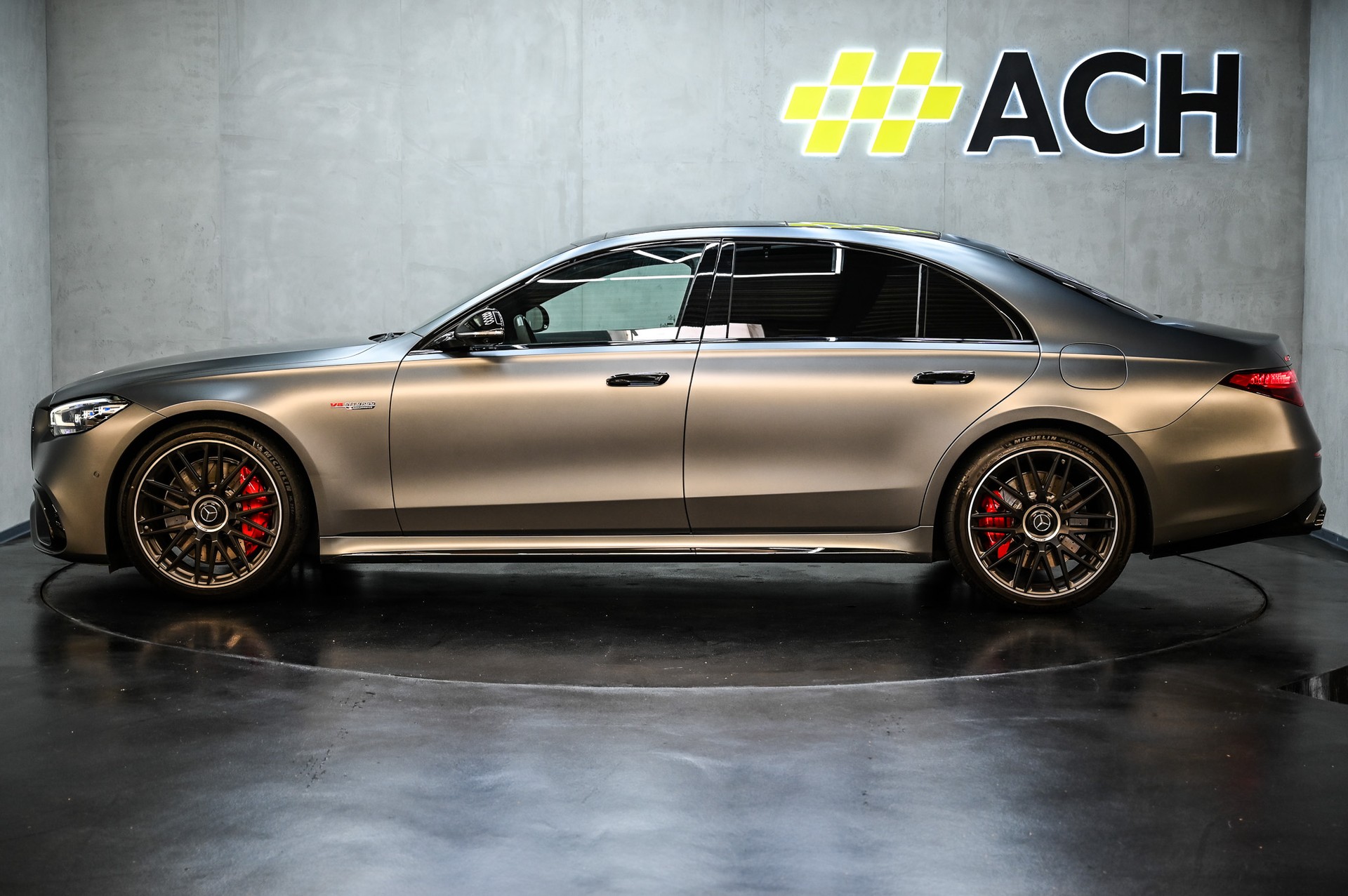 MERCEDES-BENZ S 63 V8 AMG E Performance 4matic+ lang-image-4