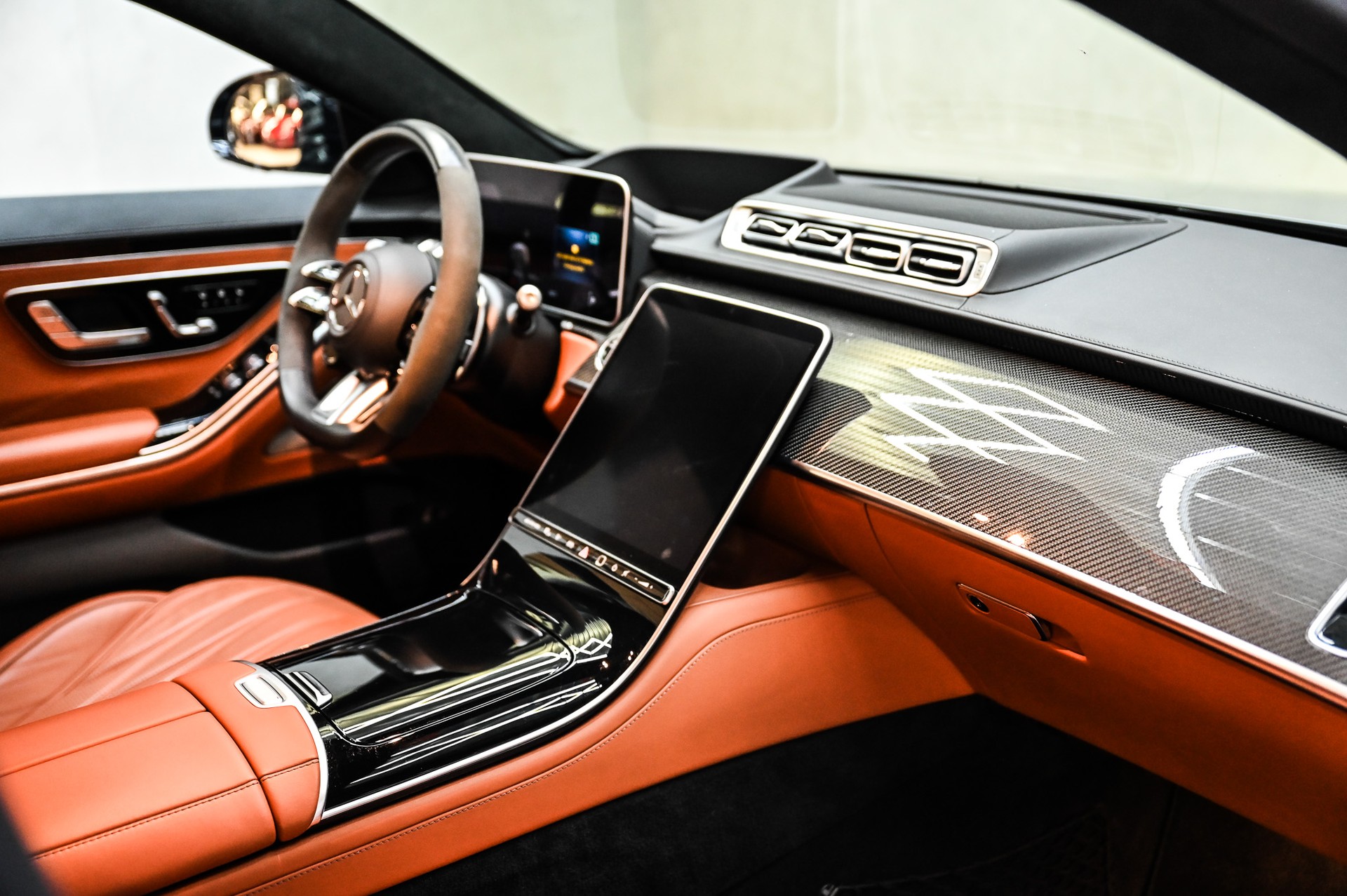 MERCEDES-BENZ S 63 V8 AMG E Performance 4matic+ lang-image-18