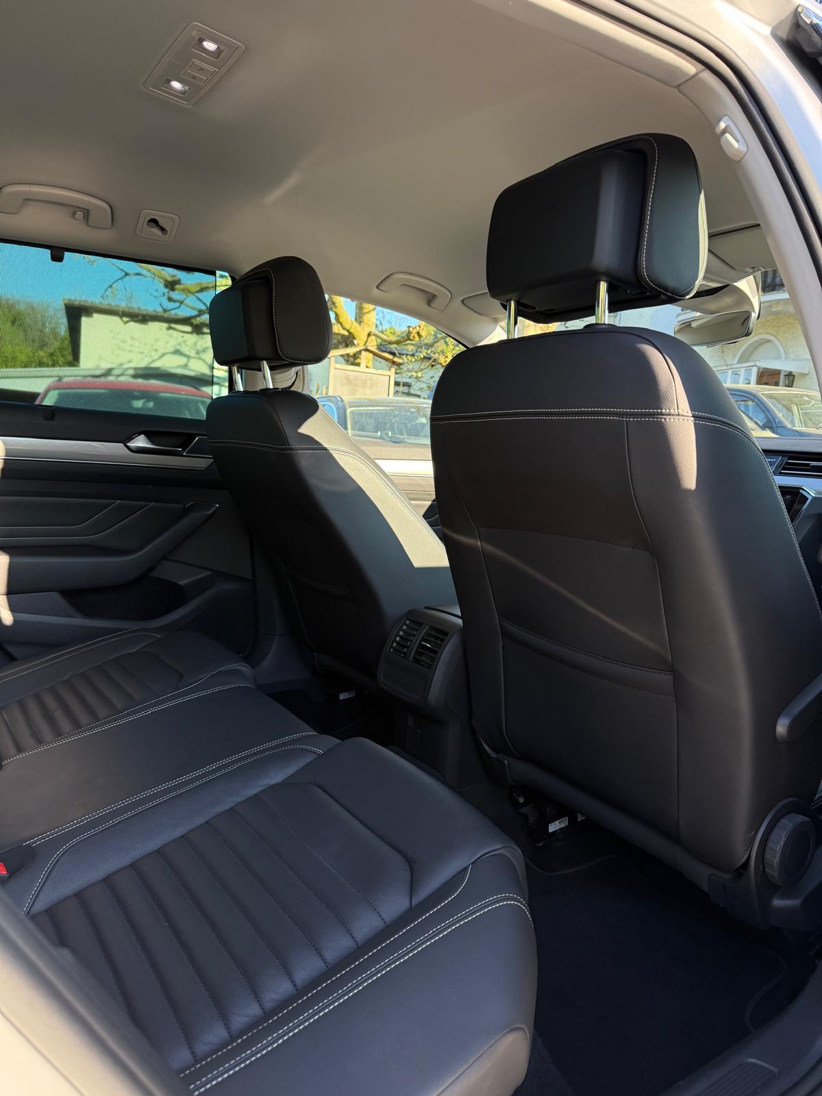 VW Passat Variant 1.6 TDI Business DSG-image-12