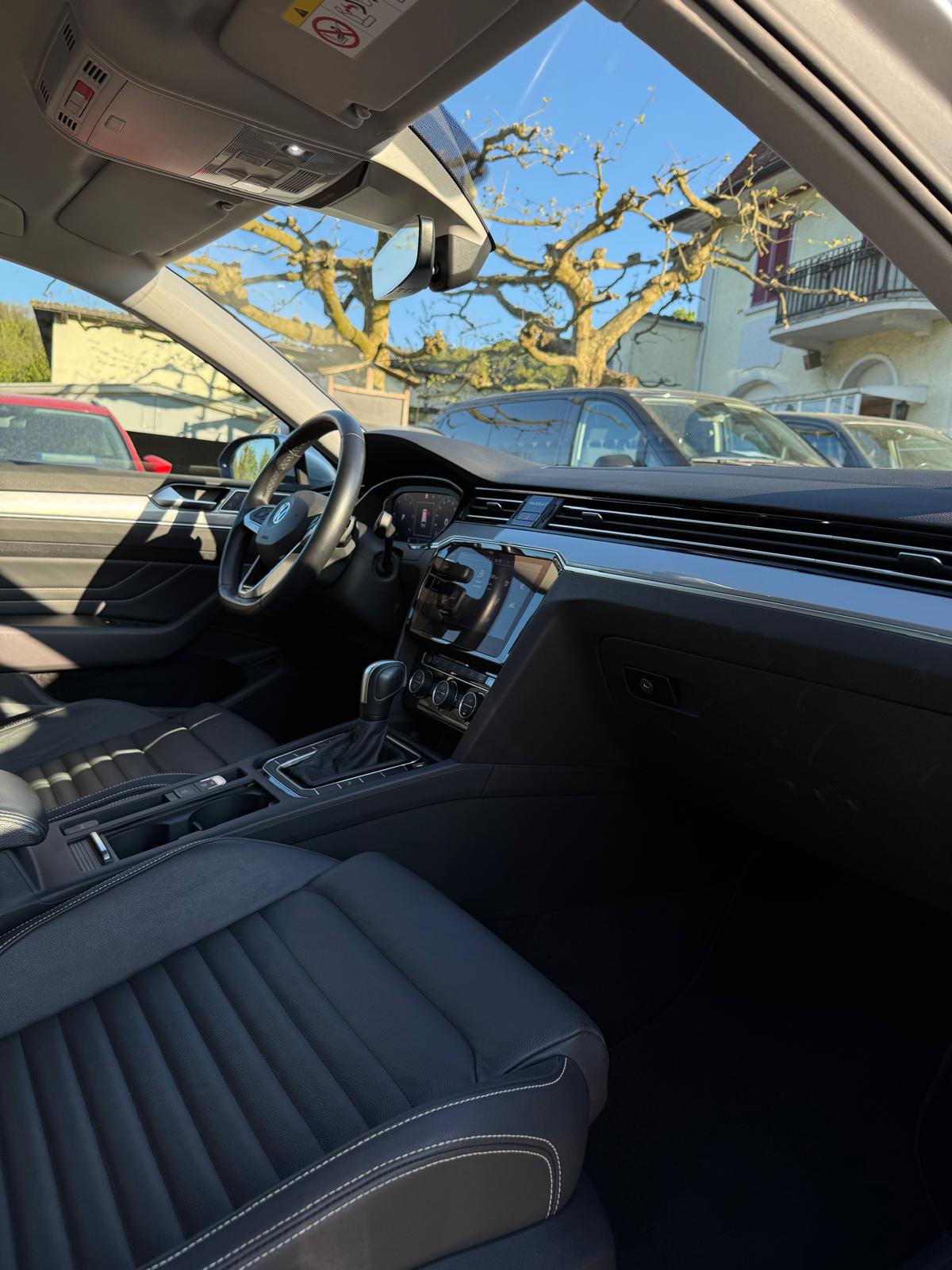 VW Passat Variant 1.6 TDI Business DSG-image-11
