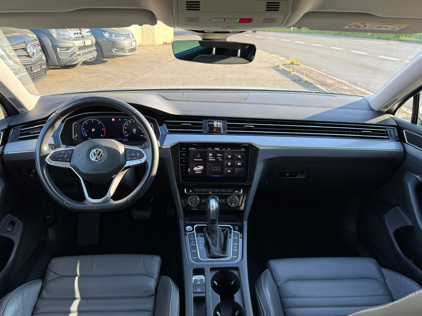 VW Passat Variant 1.6 TDI Business DSG-image-8