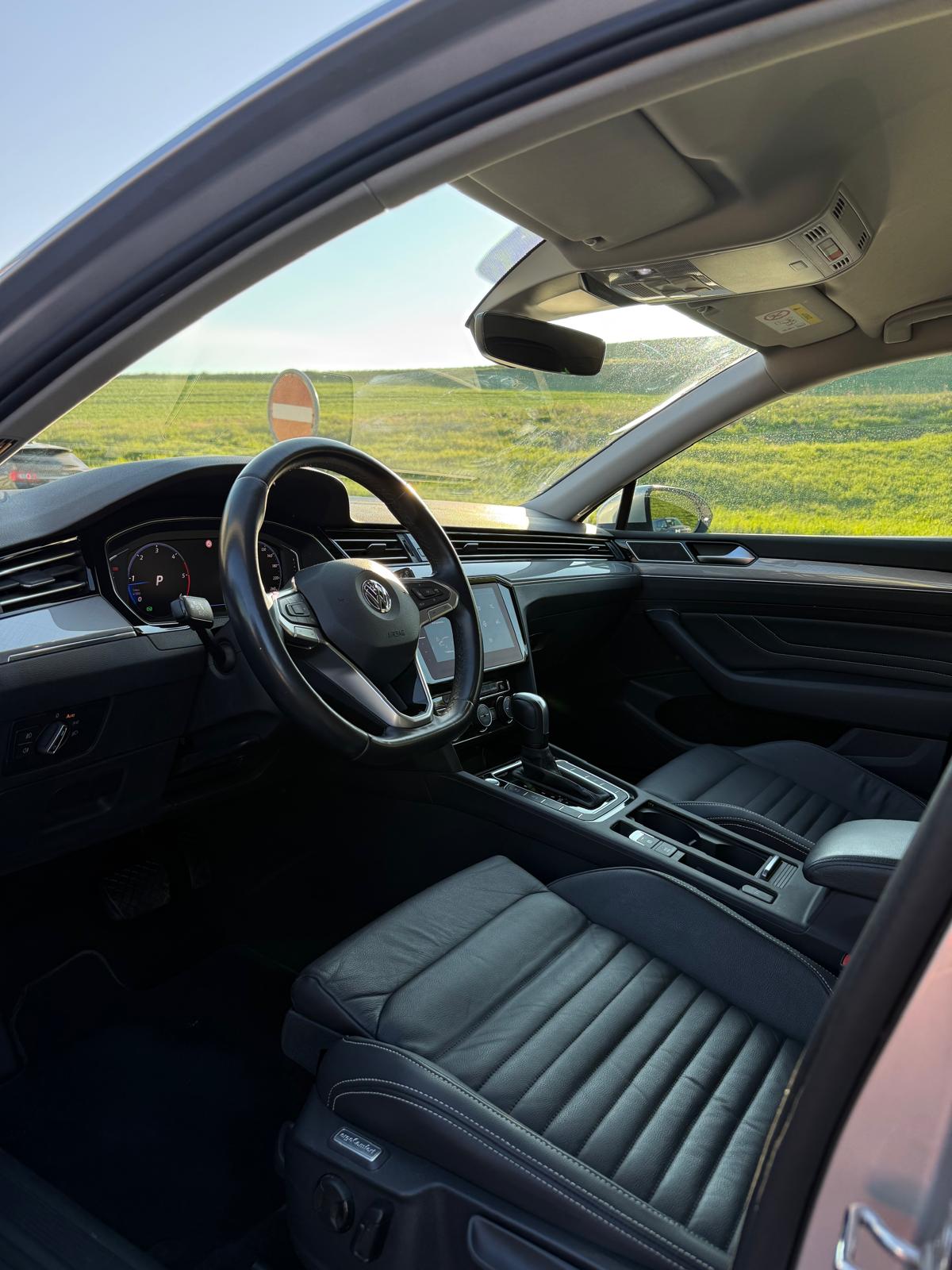 VW Passat Variant 1.6 TDI Business DSG-image-9