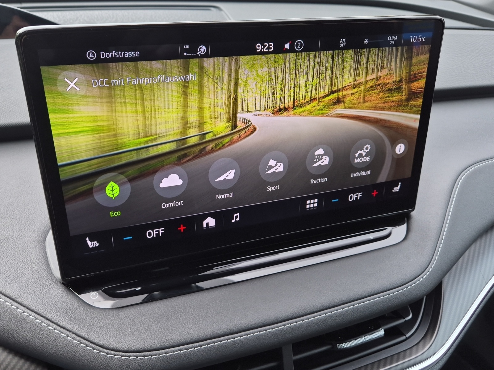 SKODA Enyaq Coupé RS iV 80 4x4*Anhängerkupplung*Head- Up Display*-image-14