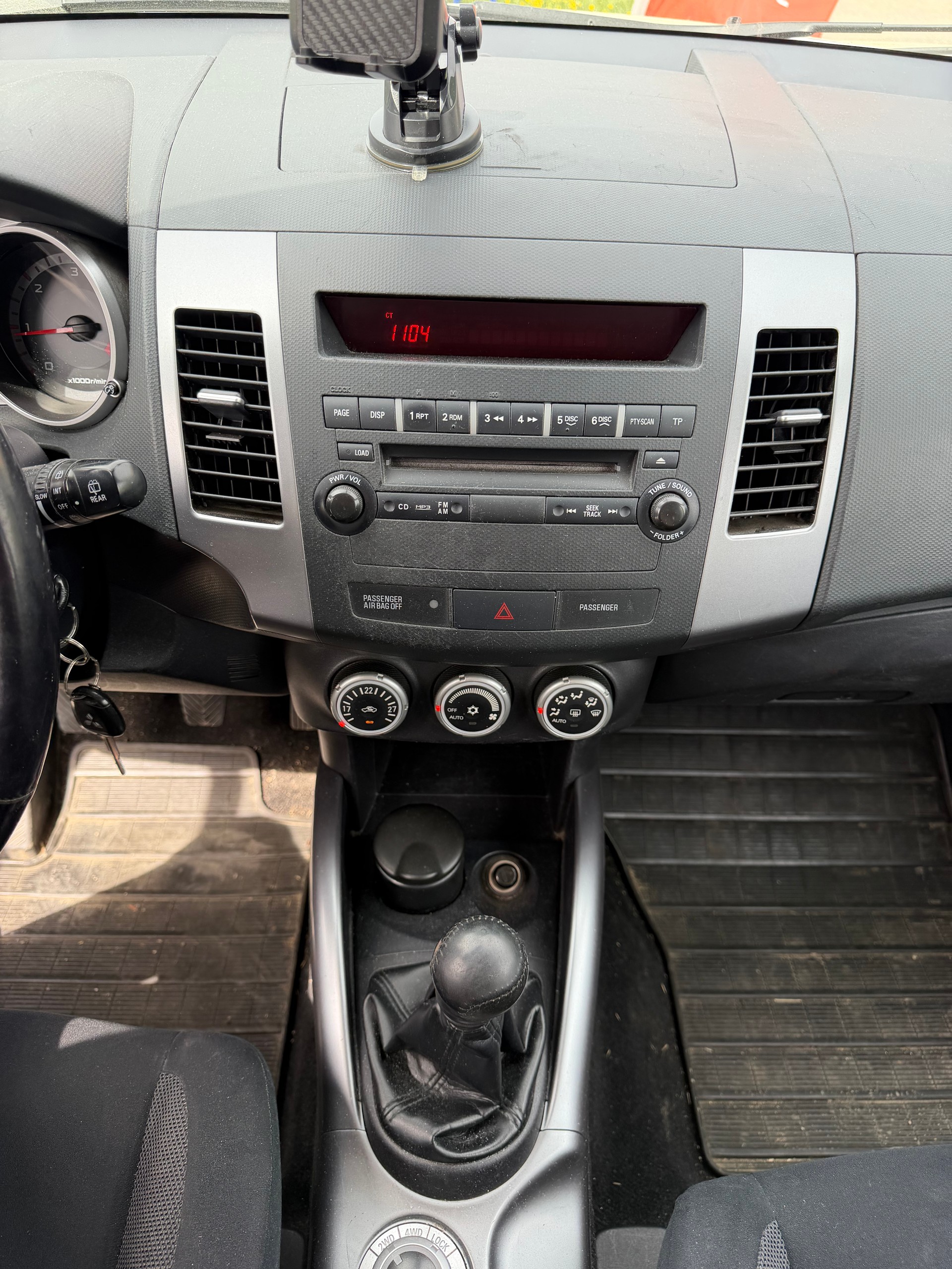 MITSUBISHI Outlander 2.0 DID Inform 4WD-image-5