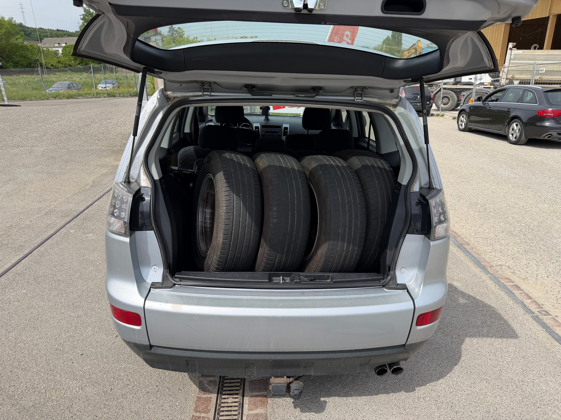 MITSUBISHI Outlander 2.0 DID Inform 4WD-image-8