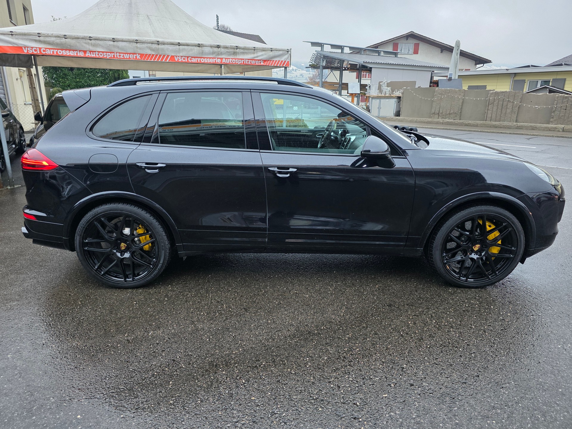 PORSCHE Cayenne Turbo S-showroom-element-3