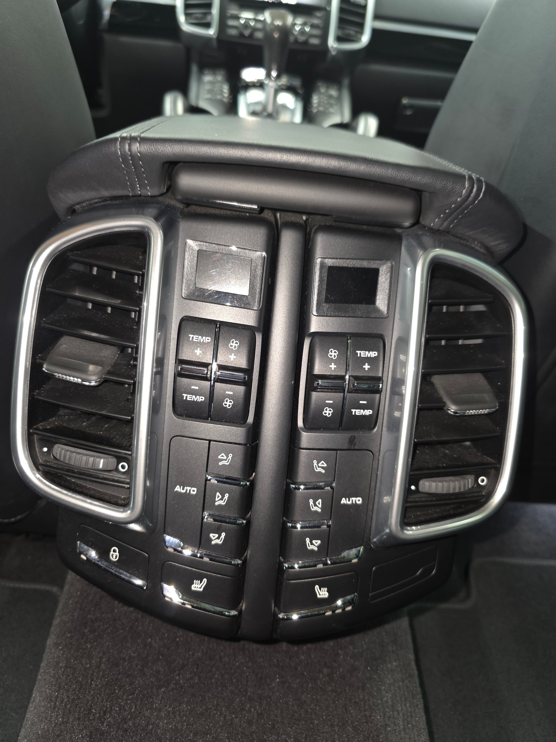 PORSCHE Cayenne Turbo S-image-16