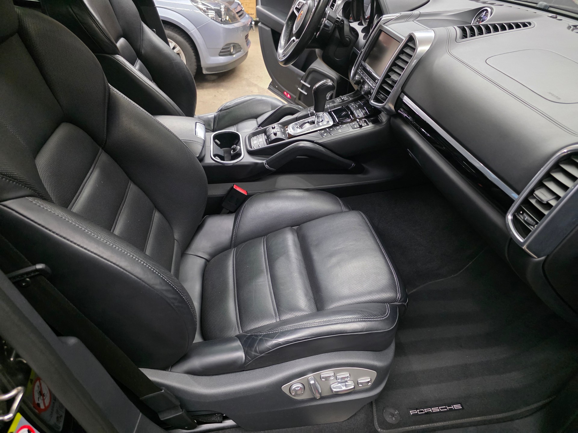 PORSCHE Cayenne Turbo S-image-20