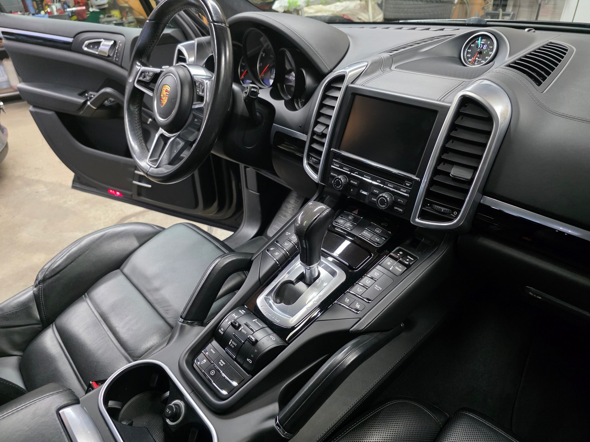 PORSCHE Cayenne Turbo S-image-21