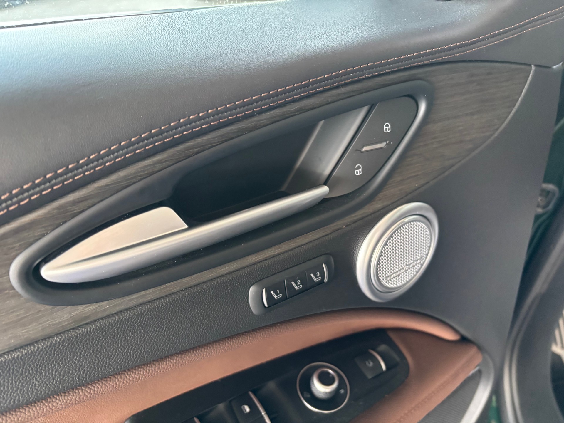 ALFA ROMEO Stelvio 2.0 Executive Q4 Automatic-image-8