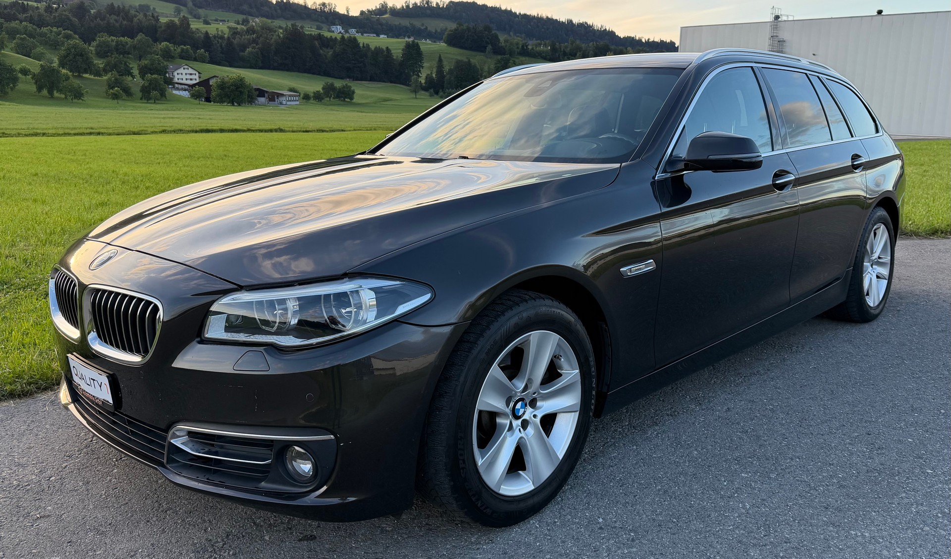 BMW 525d Touring xDrive Luxury Line Steptronic-image-1