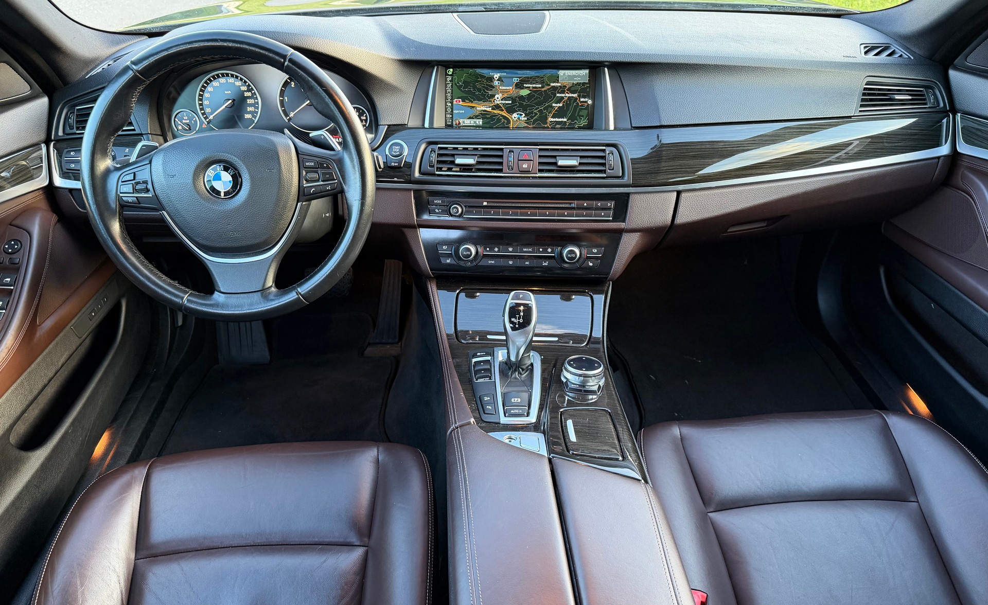 BMW 525d Touring xDrive Luxury Line Steptronic-image-12