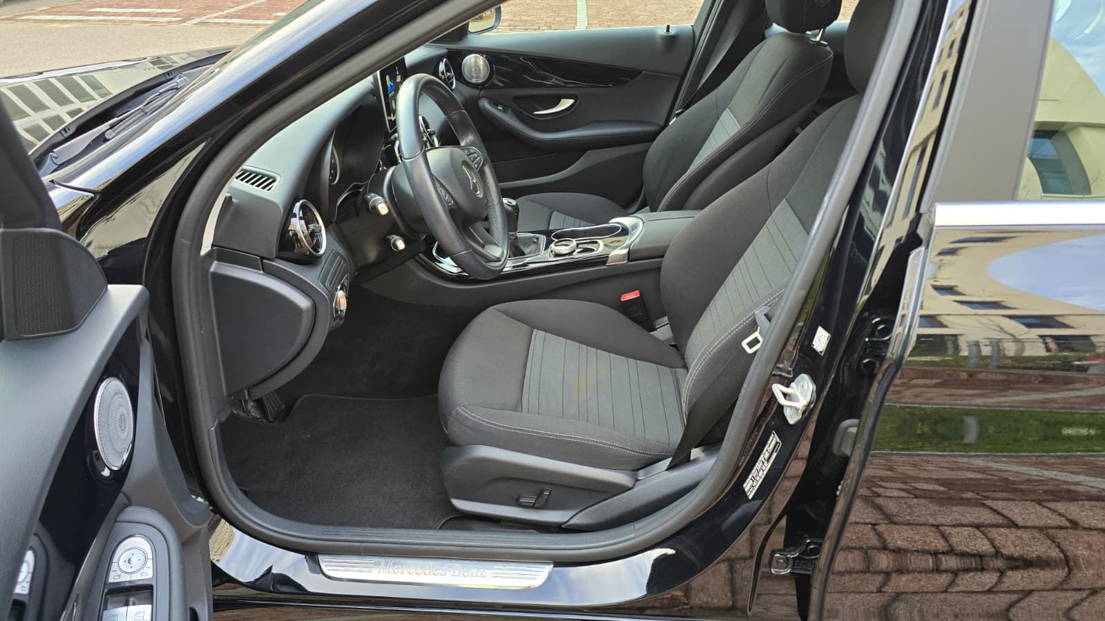 MERCEDES-BENZ C 160 Exclusive/ Top Gepflegt / Sparsam / Burmester Premium-Soundsystem / Frisch ab MFK und Service-image-11