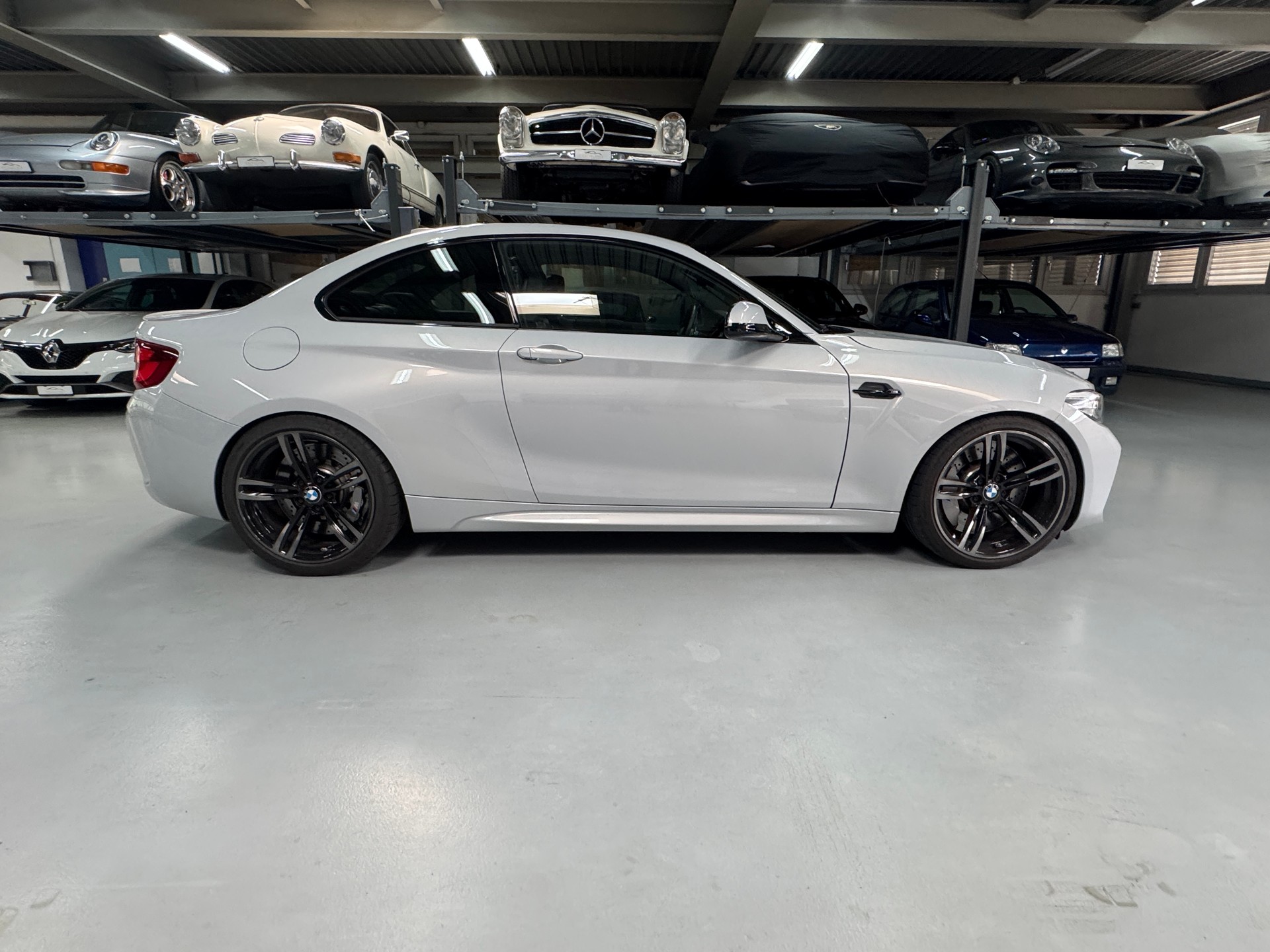 BMW M2 Competition Drivelogic-showroom-element-3