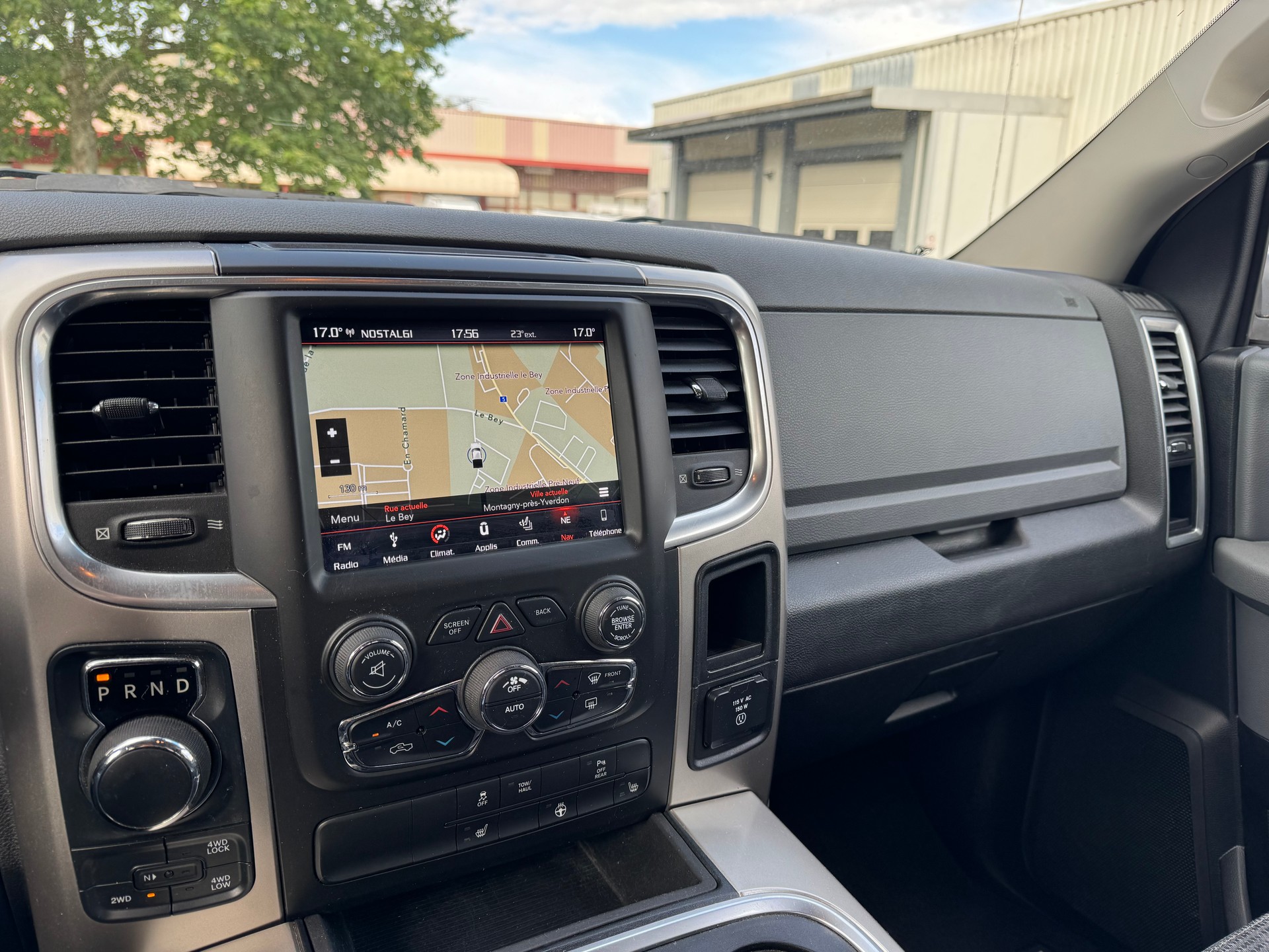 DODGE RAM 1500 Classic-image-13