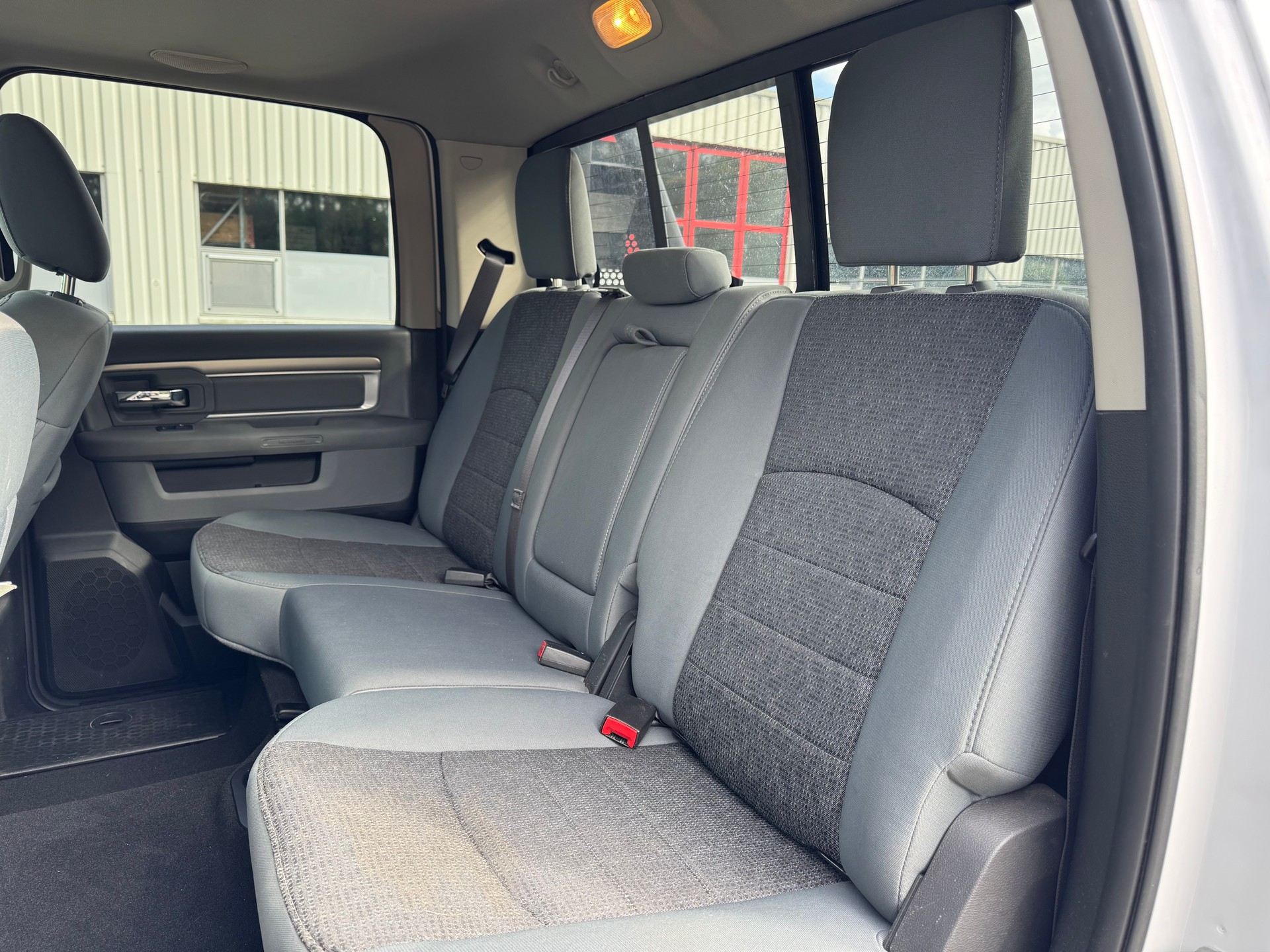 DODGE RAM 1500 Classic-image-11