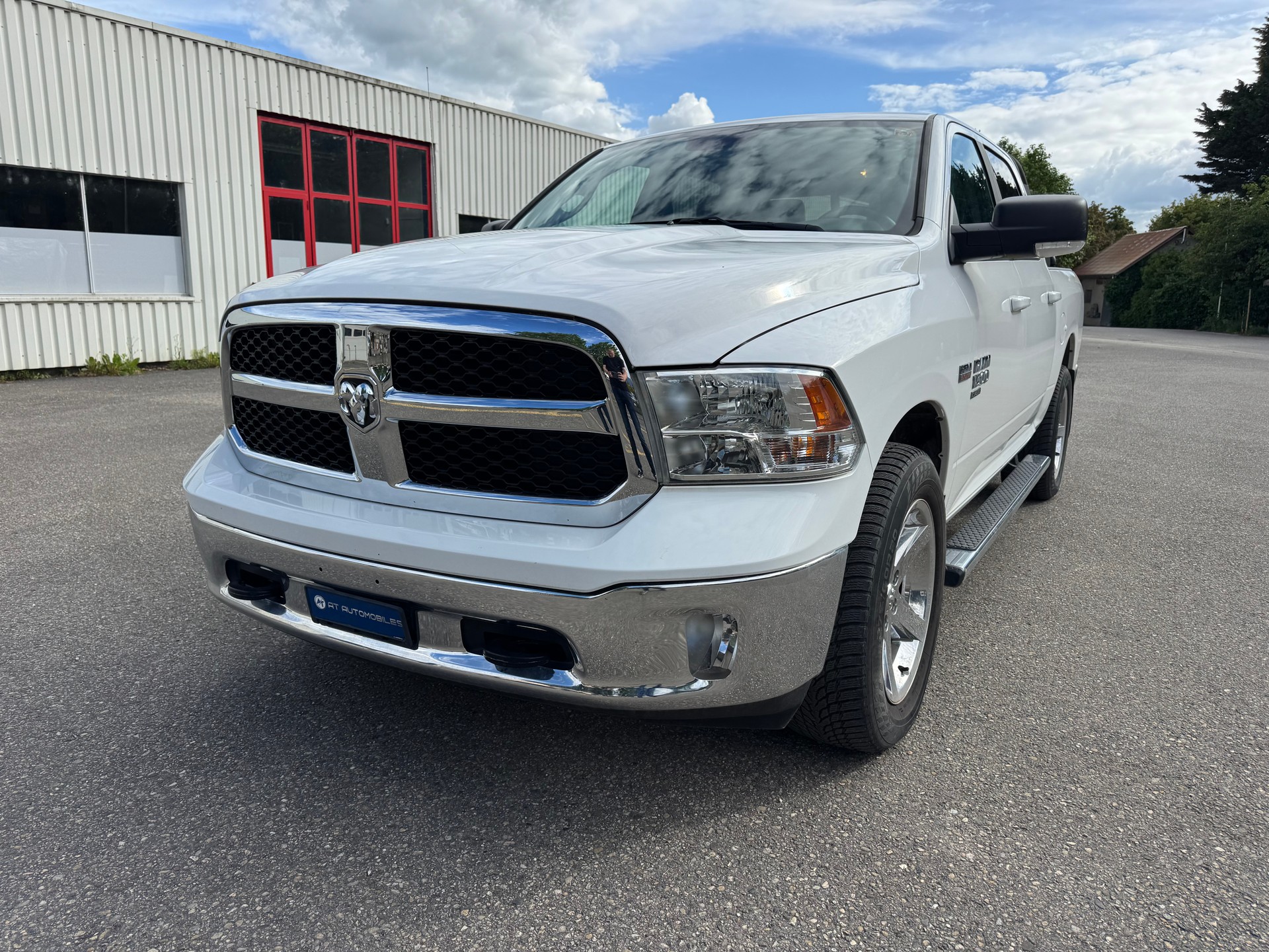 DODGE RAM 1500 Classic-image-1