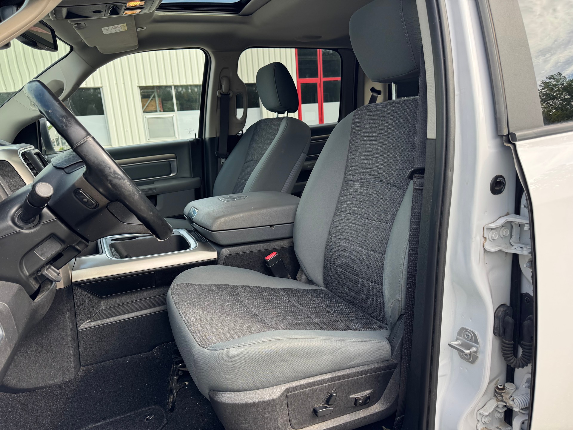 DODGE RAM 1500 Classic-image-9