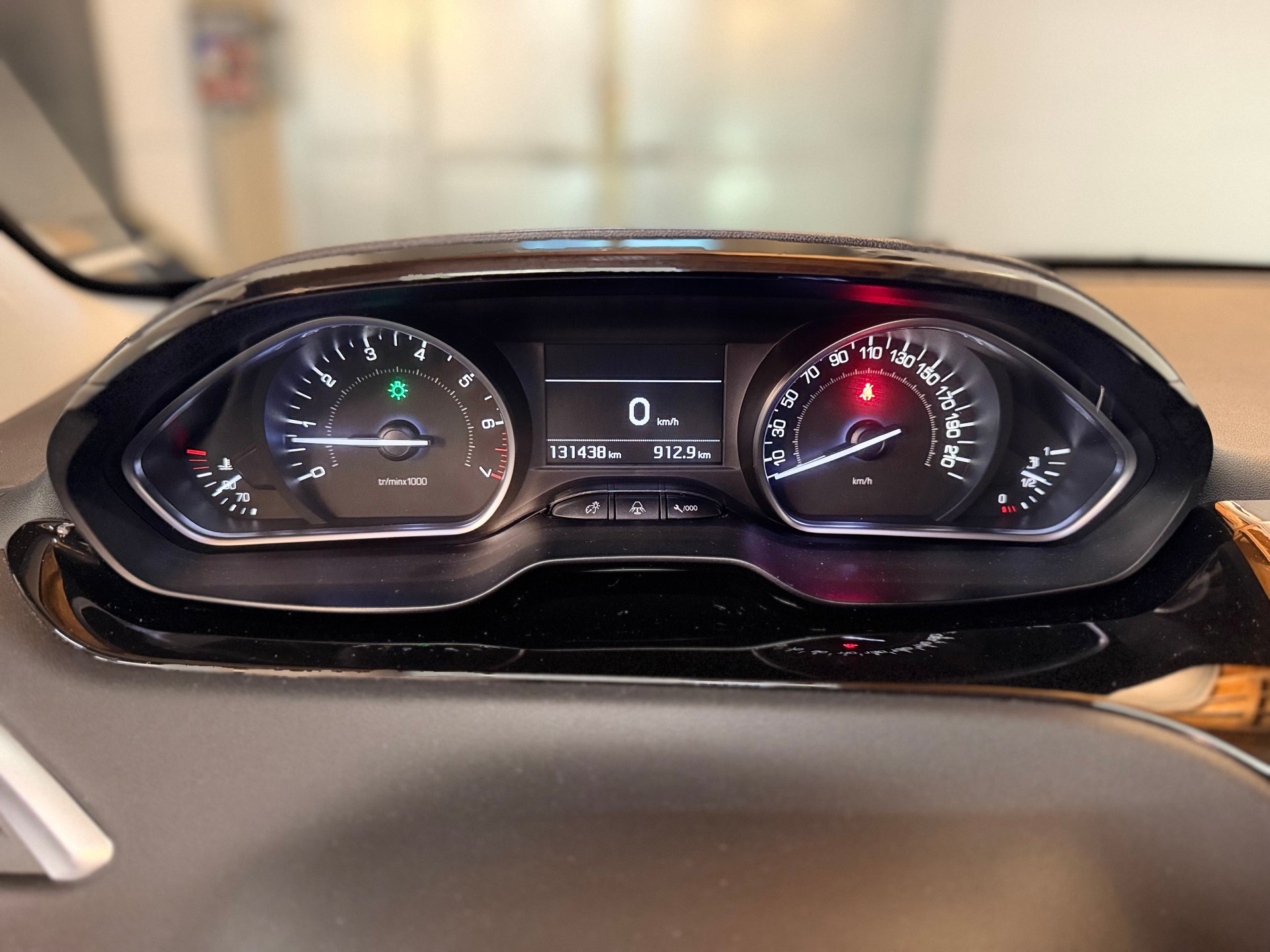PEUGEOT 208 1.6 VTI XY-image-18