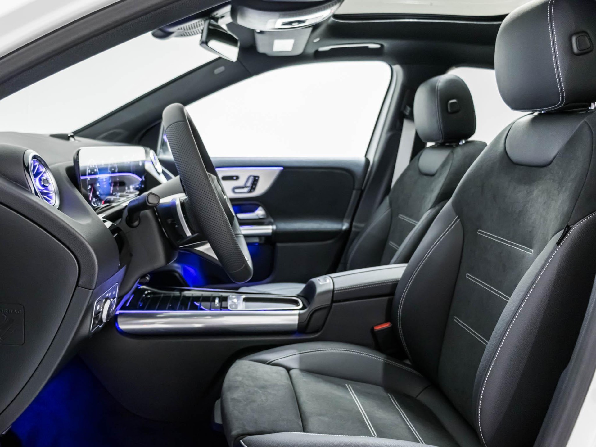 MERCEDES-BENZ GLA 250 Swiss Star AMG Line 4matic-image-6