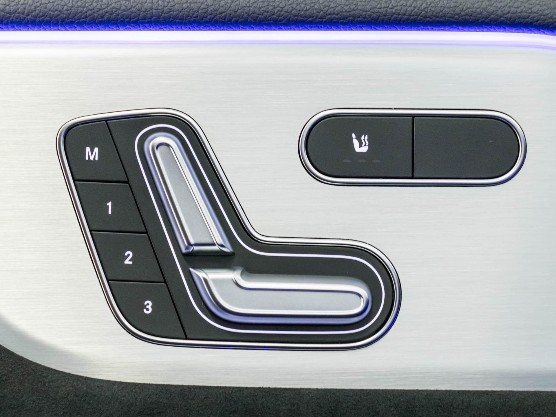MERCEDES-BENZ GLA 250 Swiss Star AMG Line 4matic-image-12