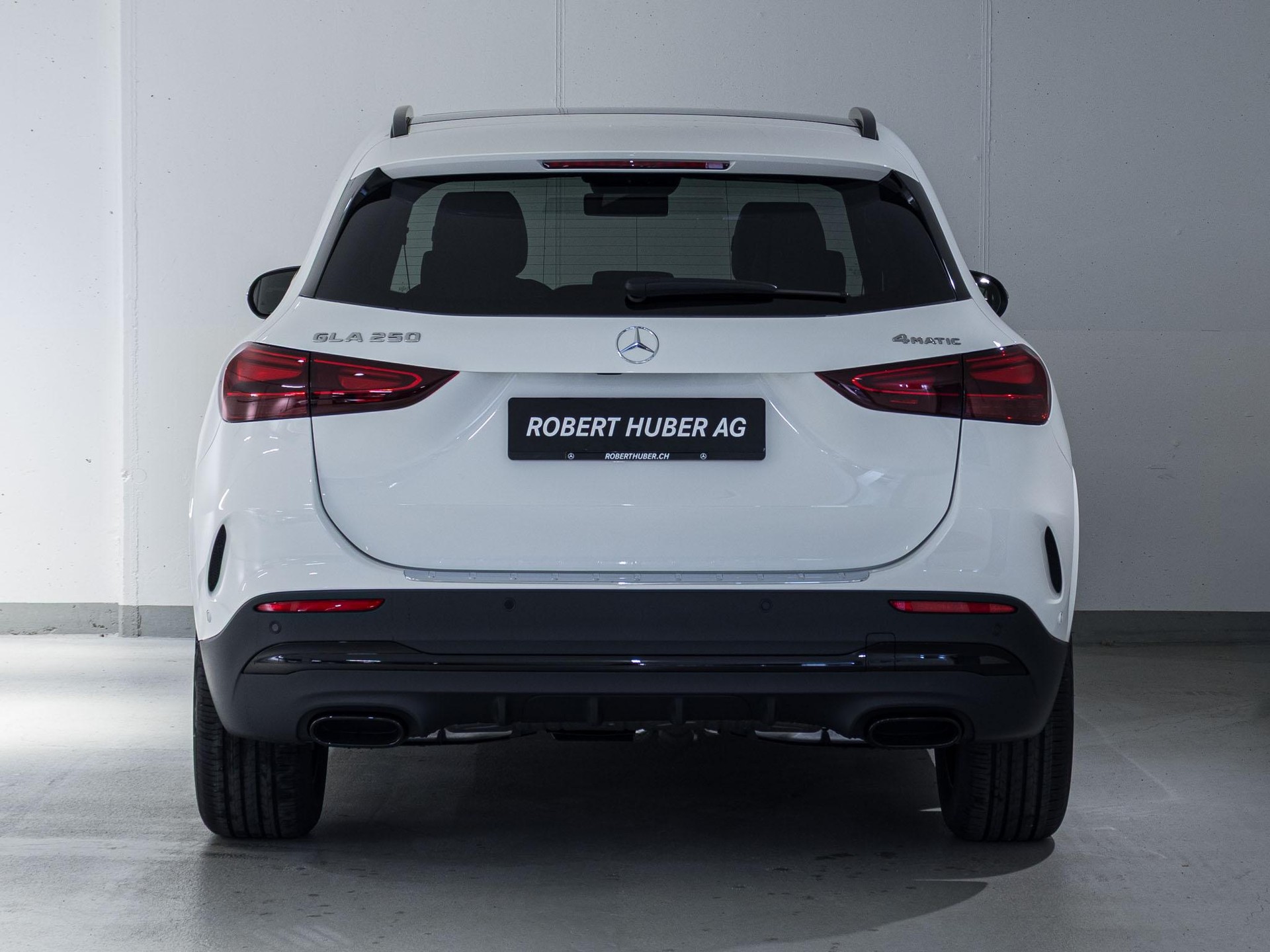 MERCEDES-BENZ GLA 250 Swiss Star AMG Line 4matic-image-5