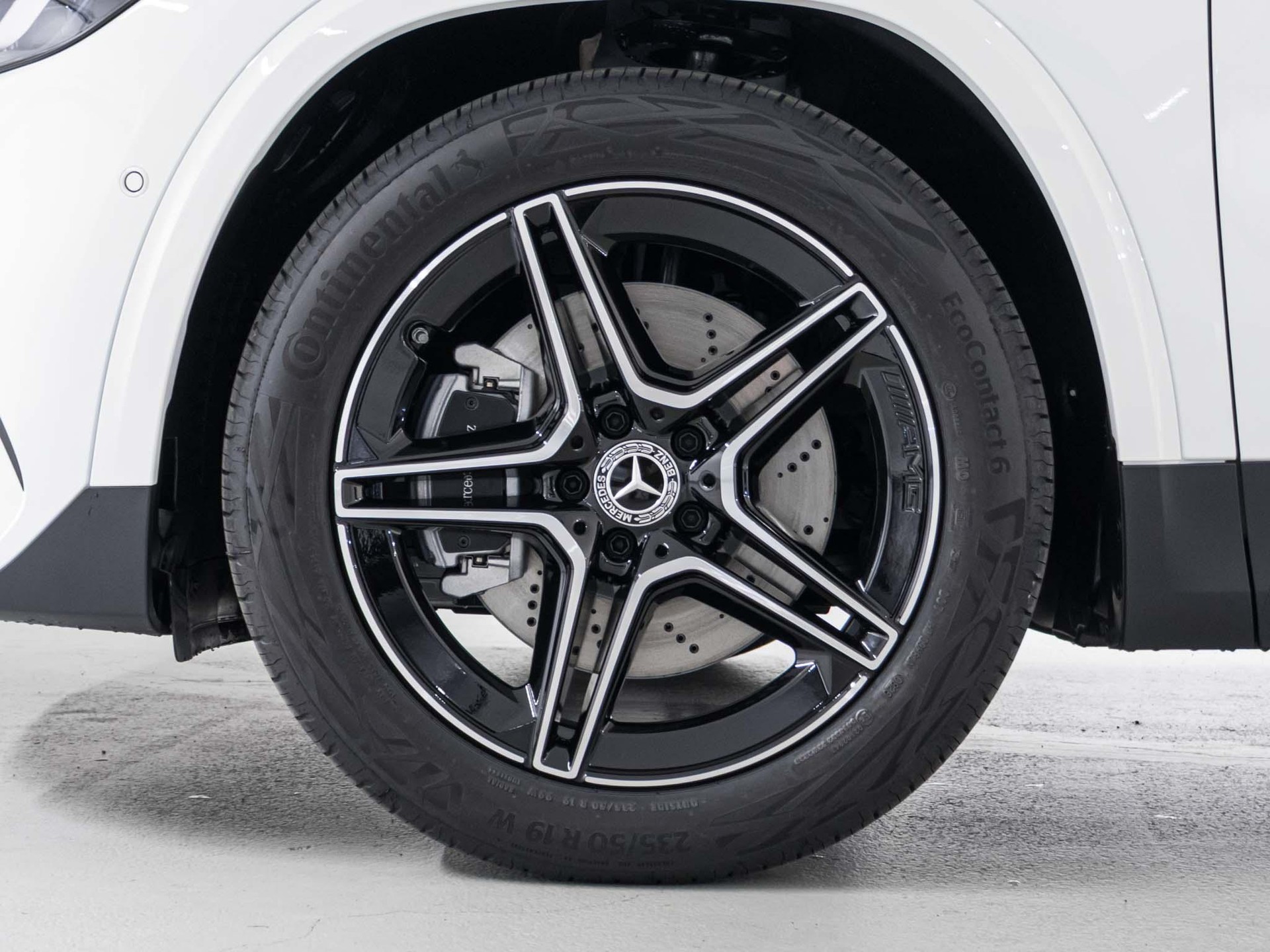 MERCEDES-BENZ GLA 250 Swiss Star AMG Line 4matic-image-14