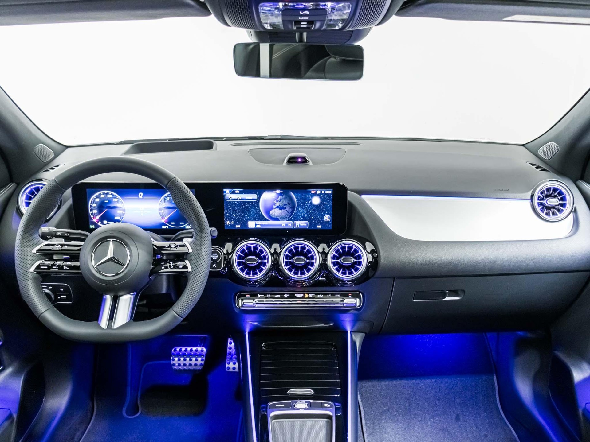 MERCEDES-BENZ GLA 250 Swiss Star AMG Line 4matic-image-11