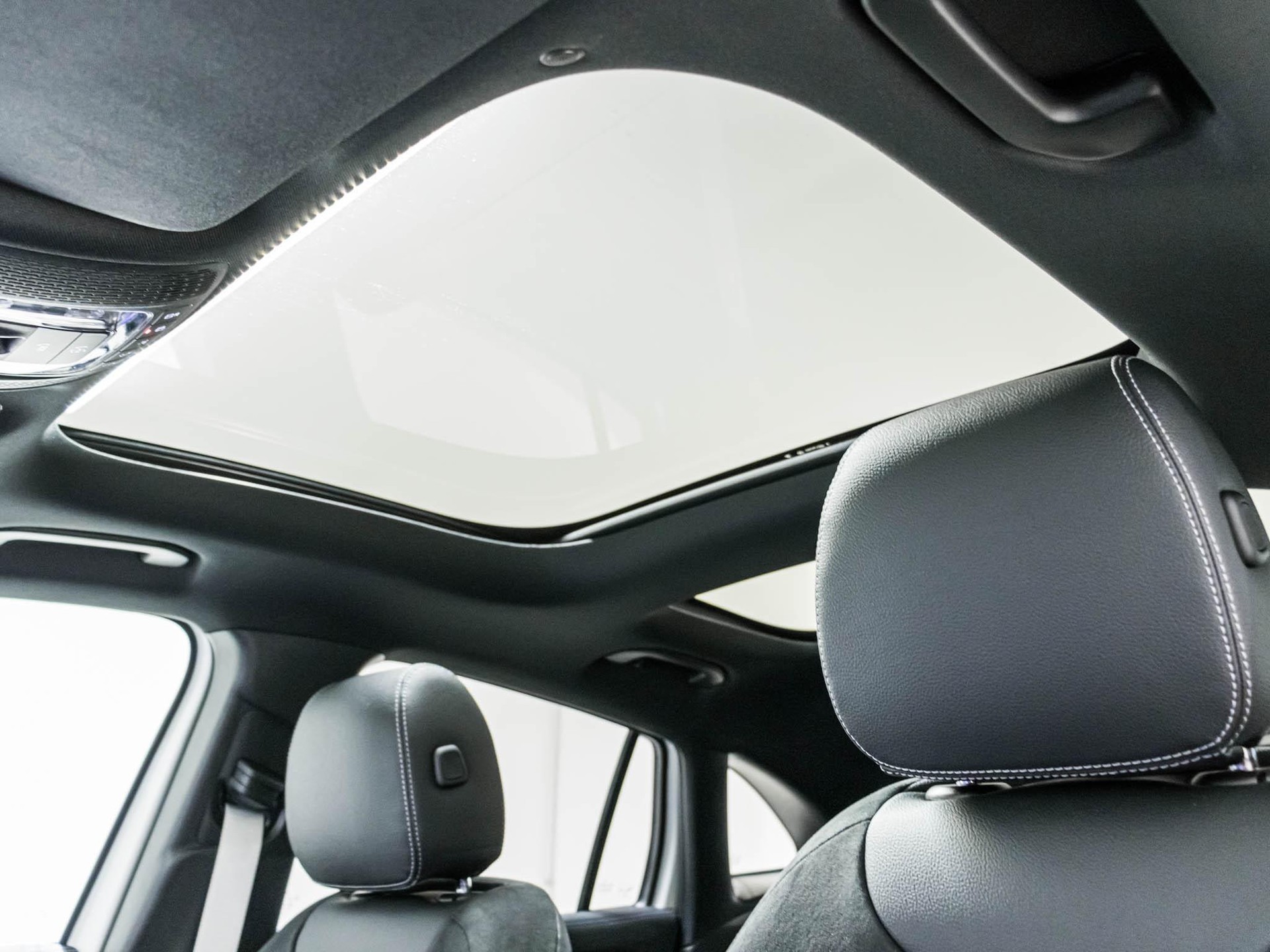MERCEDES-BENZ GLA 250 Swiss Star AMG Line 4matic-image-8