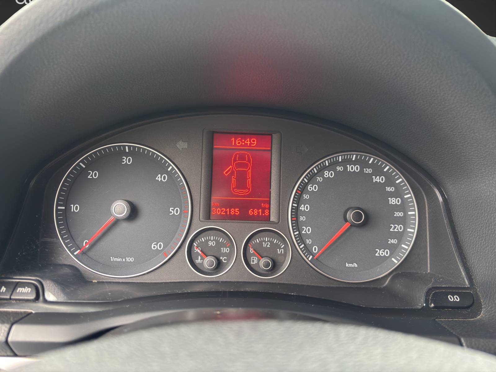 VW Golf 1.9 TDI Trendline 4Motion-image-5