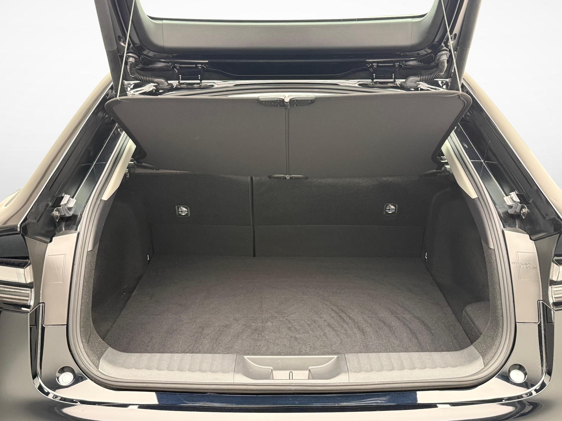 TOYOTA Prius 2.0 Plug-In-Hybrid Style-image-13