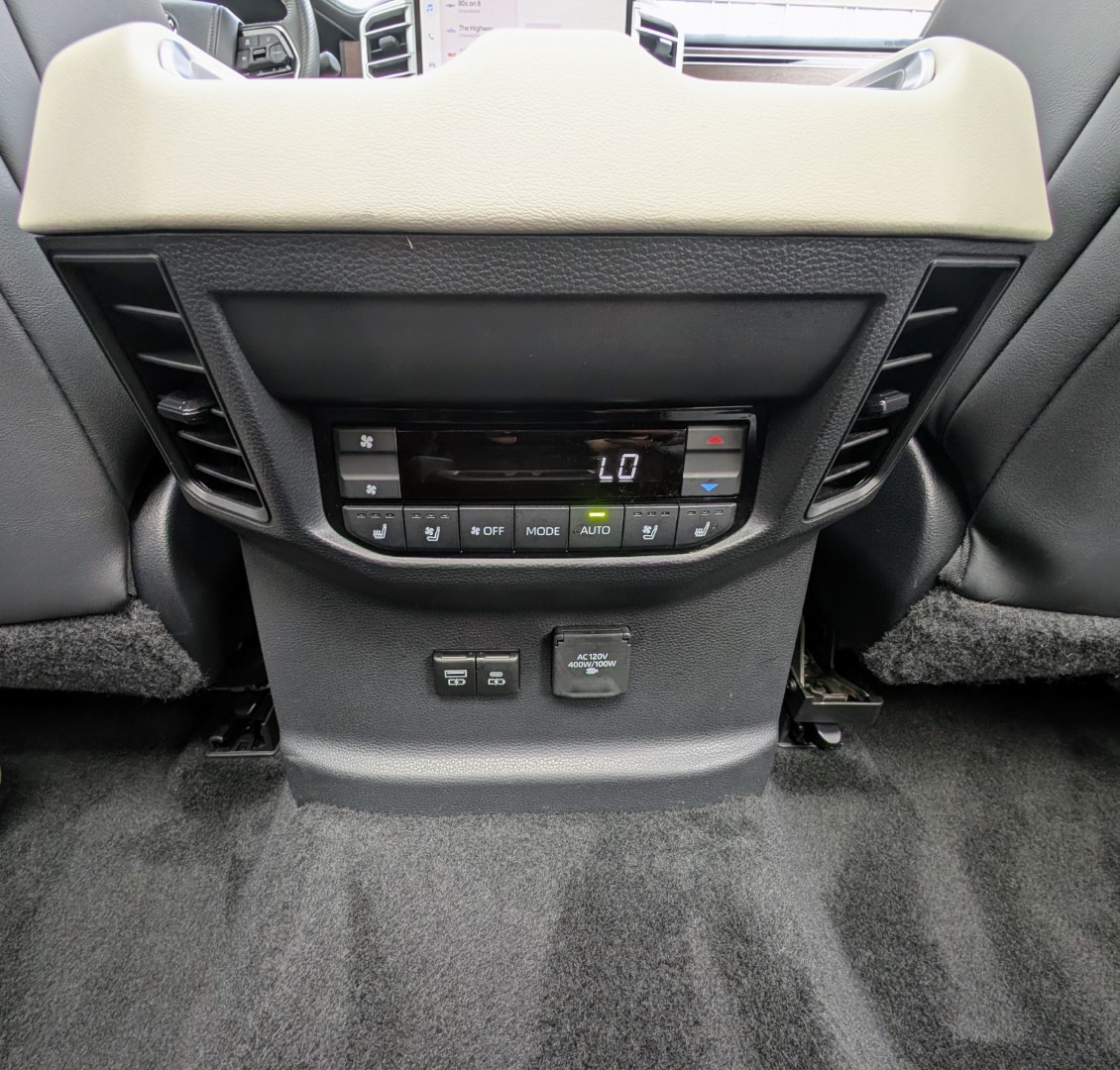 TOYOTA SEQUOIA Capstone Hybrid 4WD-image-14