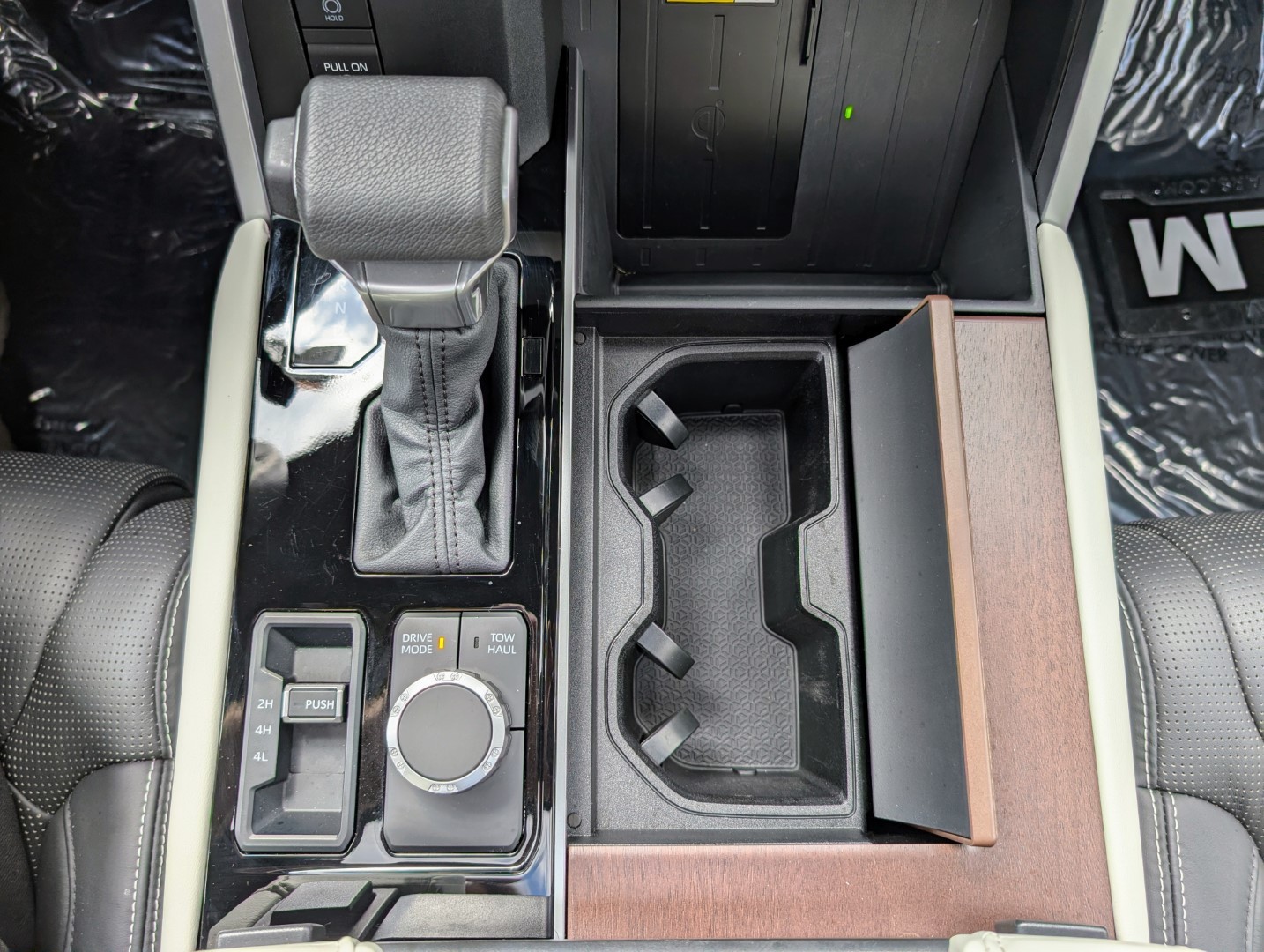 TOYOTA SEQUOIA Capstone Hybrid 4WD-image-7