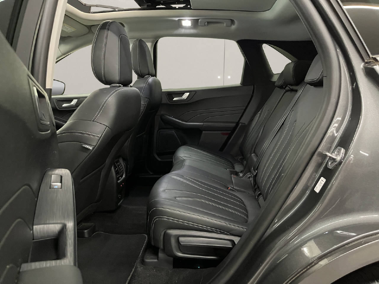 FORD Kuga 2.5 Hybrid Vignale 4x4-image-13