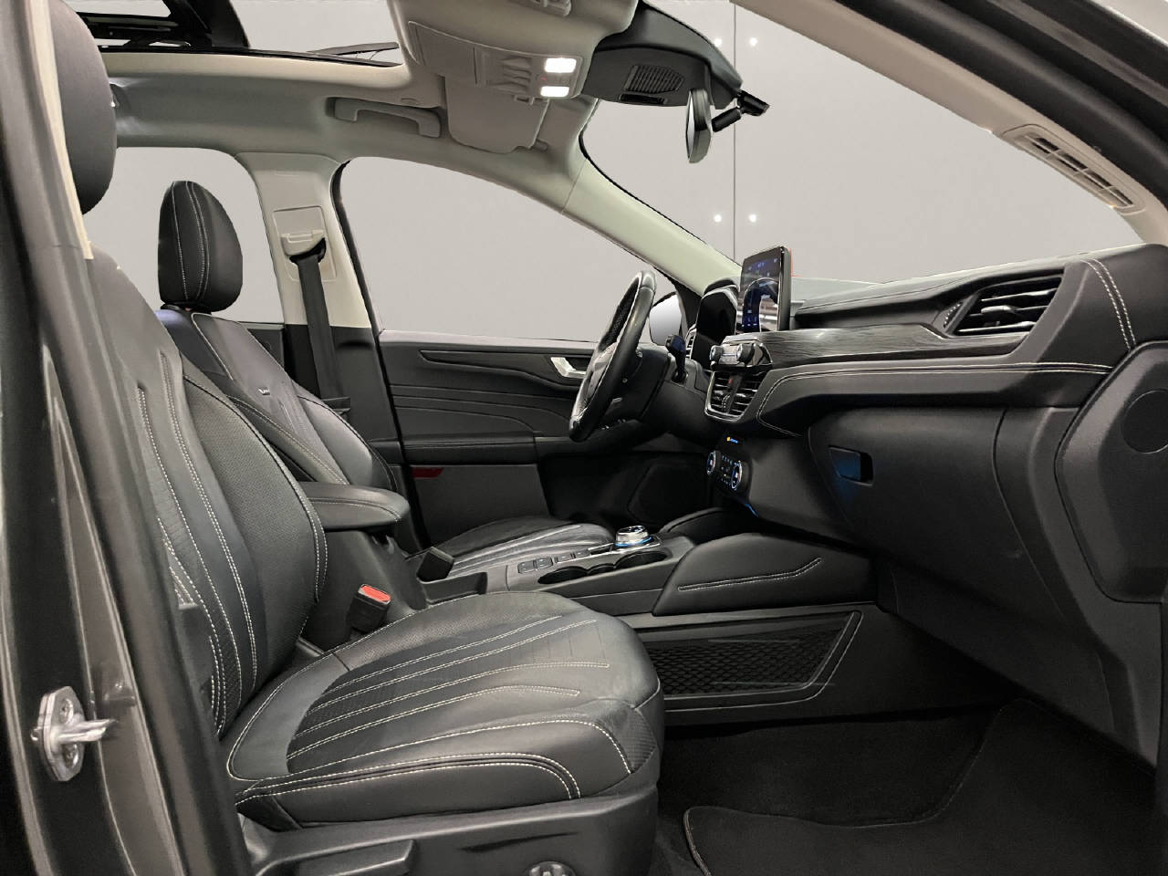 FORD Kuga 2.5 Hybrid Vignale 4x4-image-12
