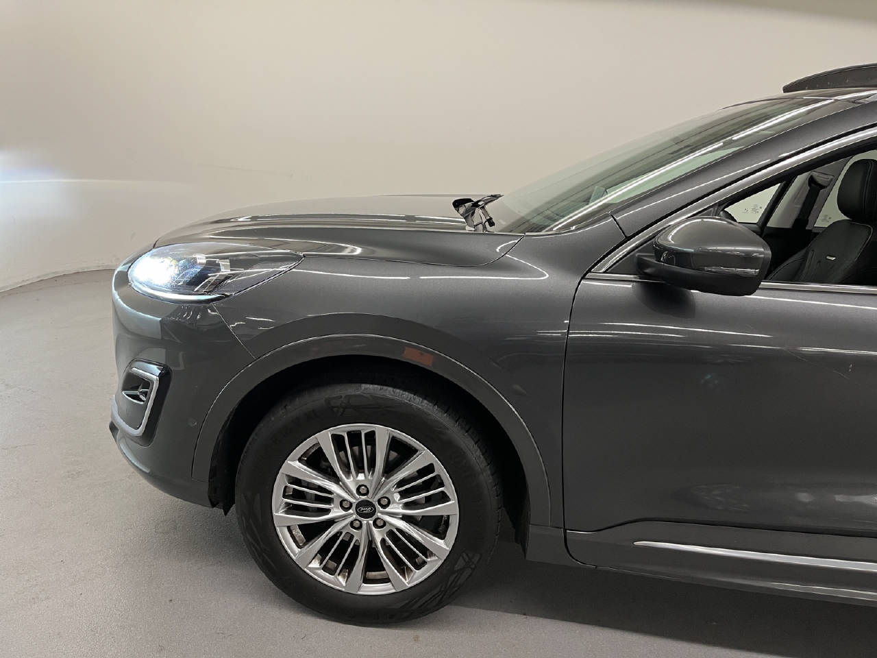 FORD Kuga 2.5 Hybrid Vignale 4x4-image-16