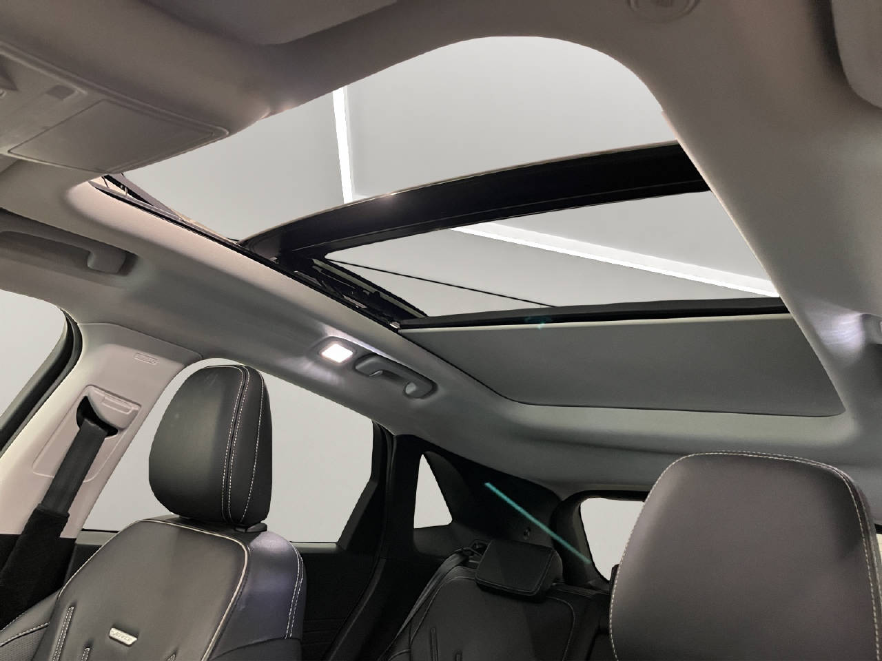 FORD Kuga 2.5 Hybrid Vignale 4x4-image-14