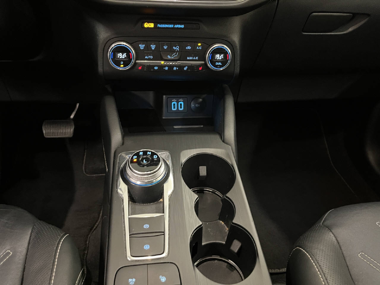 FORD Kuga 2.5 Hybrid Vignale 4x4-image-11